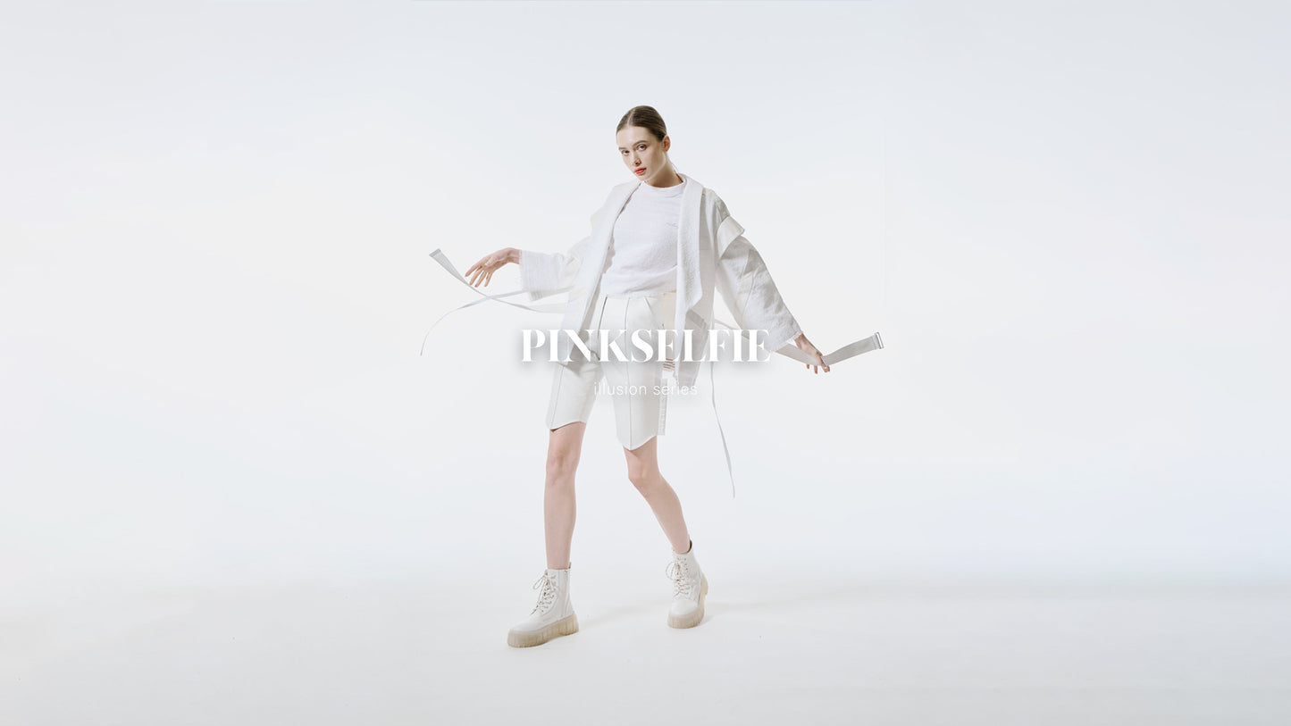 TRUE . ILLUSION SERIES .