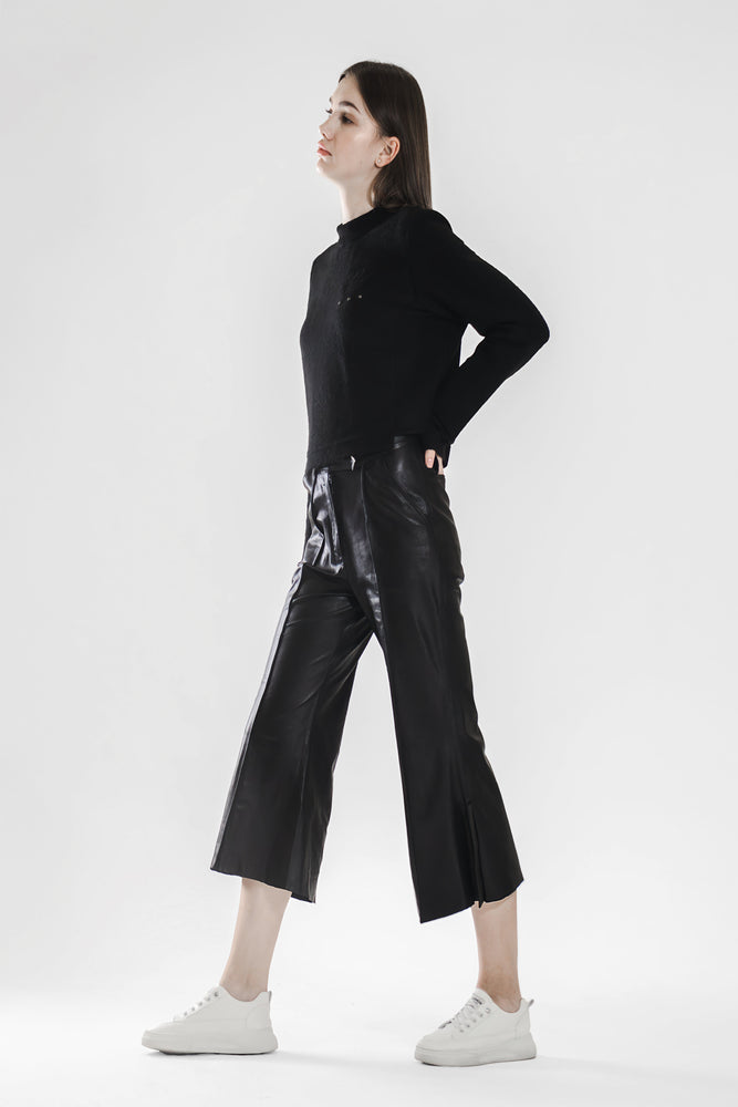 
                  
                    FASHIONABLE BLACK LEATHER FITTED PANTS
                  
                