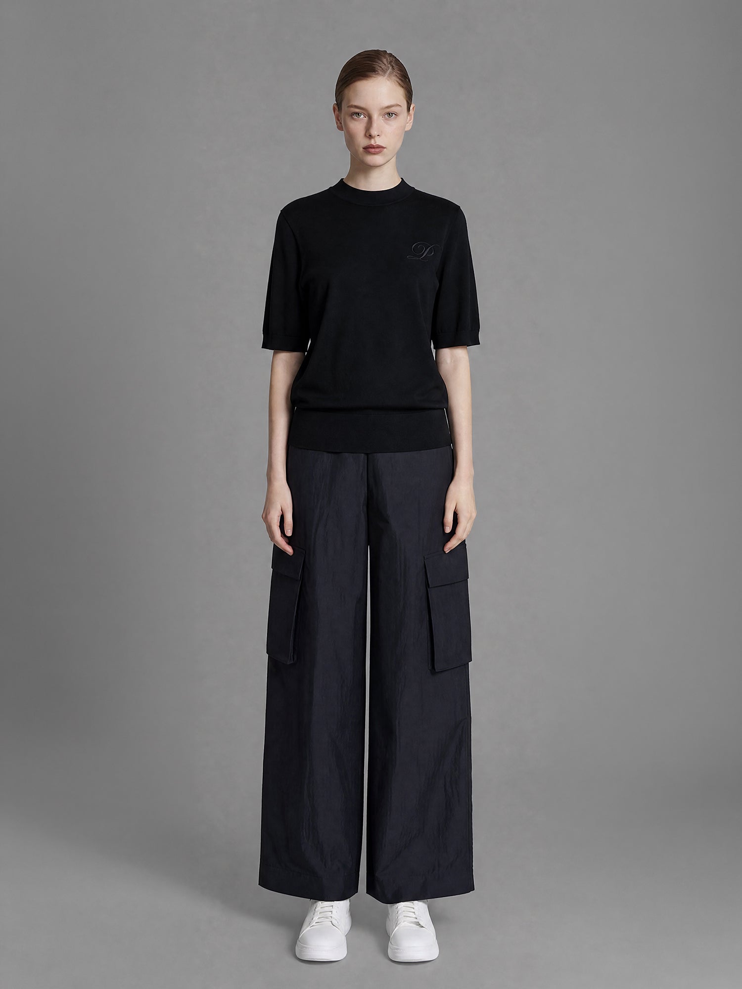 CLASSIC BLACK SHORT-SLEEVE KNIT TOP