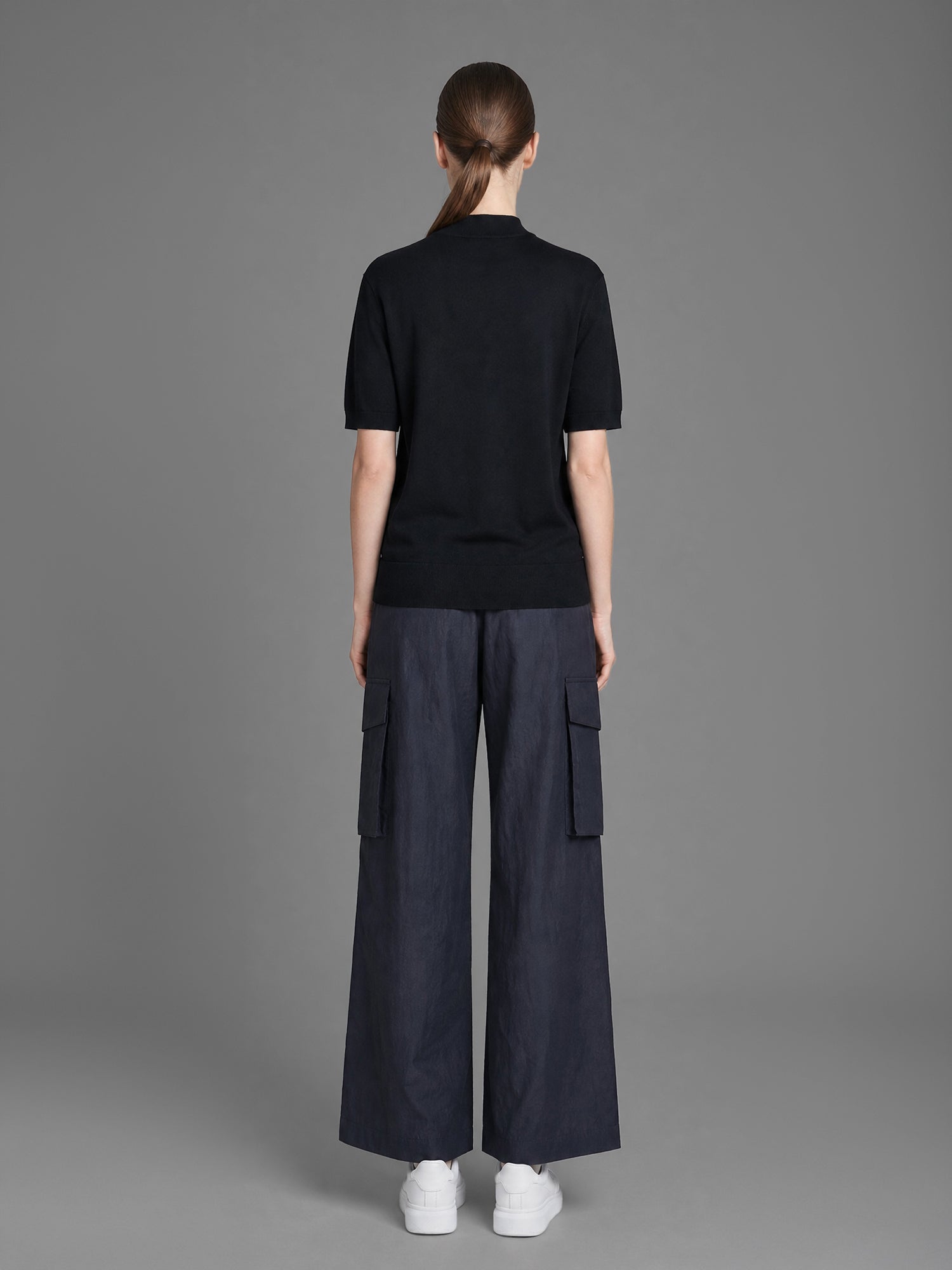 CLASSIC BLACK SHORT-SLEEVE KNIT TOP