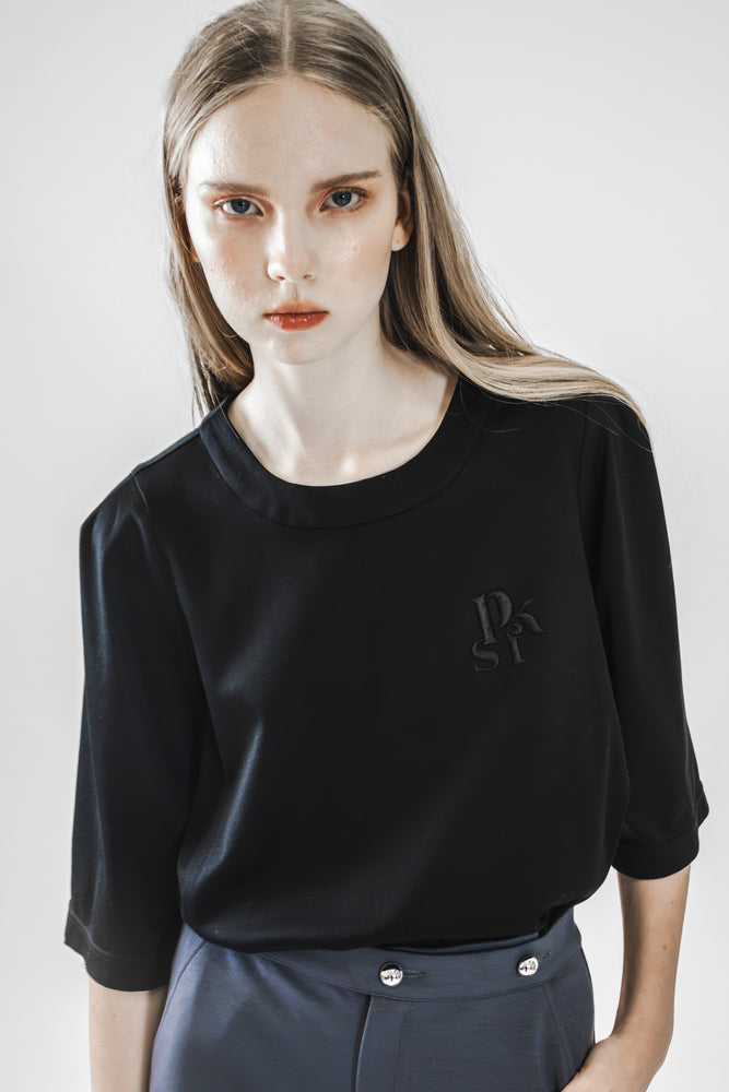 
                  
                    BLACK/GRAY CREWNECK LONG 9-SLEEVE EMBROIDERED TOP
                  
                