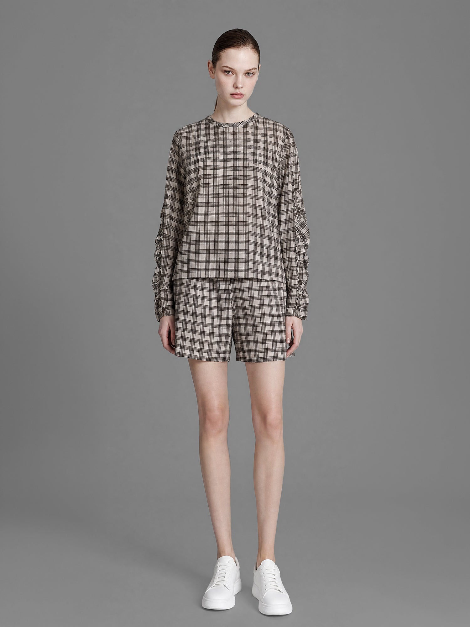 CLASSIC BLACK/WARM BRICK RED PLAID LONG-SLEEVE TOP