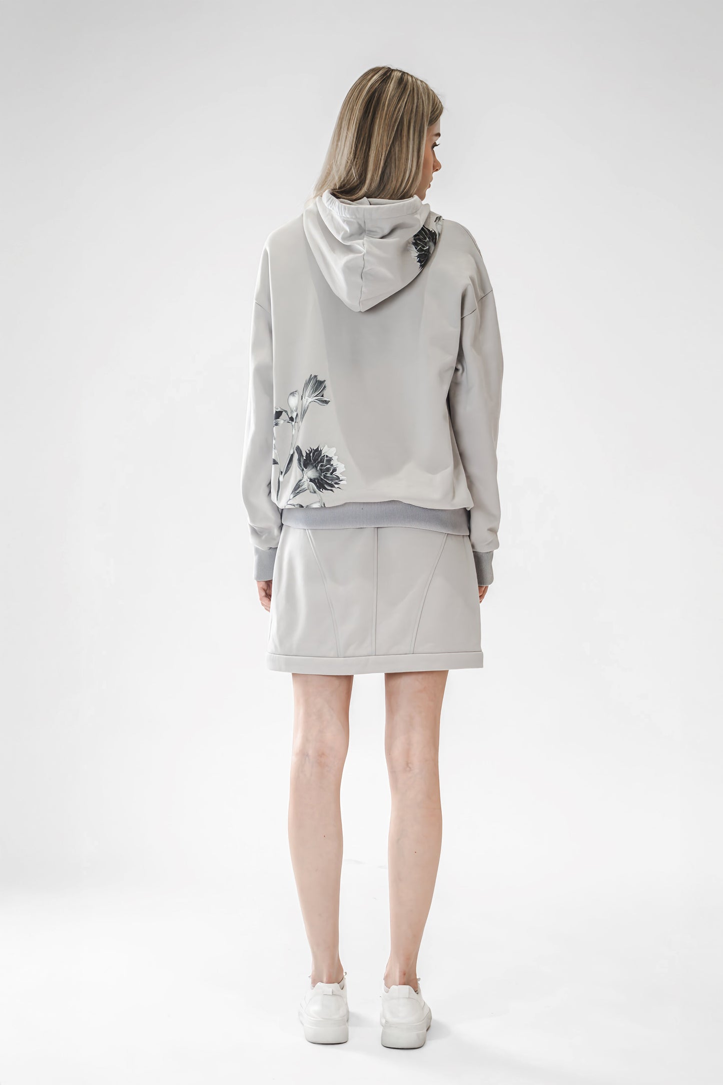 
                  
                    CHIC BLACK/MOON-GRAY FLORAL HOODIE
                  
                