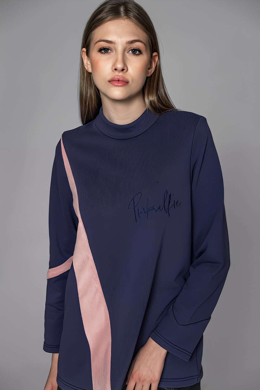 PURPLE/GREEN COLOR-BLOCK TURTLENECK SWEATSHIRT