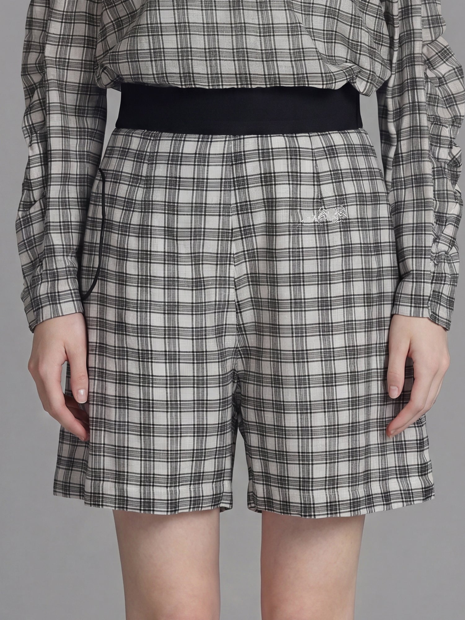 CLASSIC BLACK/WARM BRICK RED PLAID SHORTS