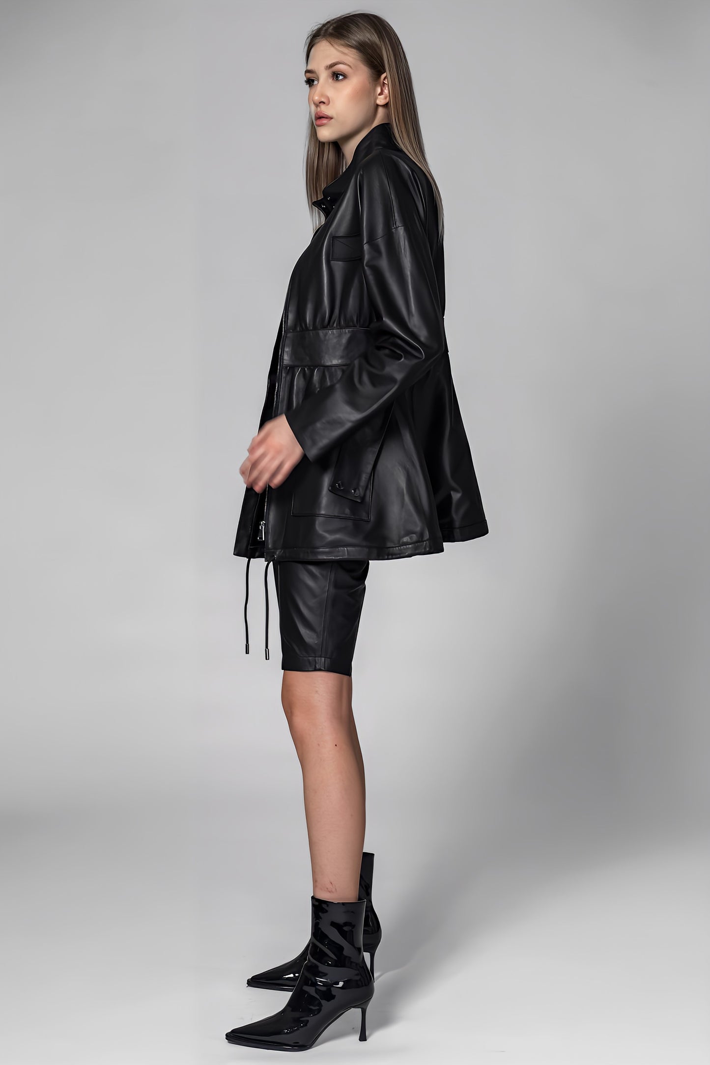 
                  
                    BLACK/BROWN GENUINE LEATHER BERMUDA SHORTS
                  
                