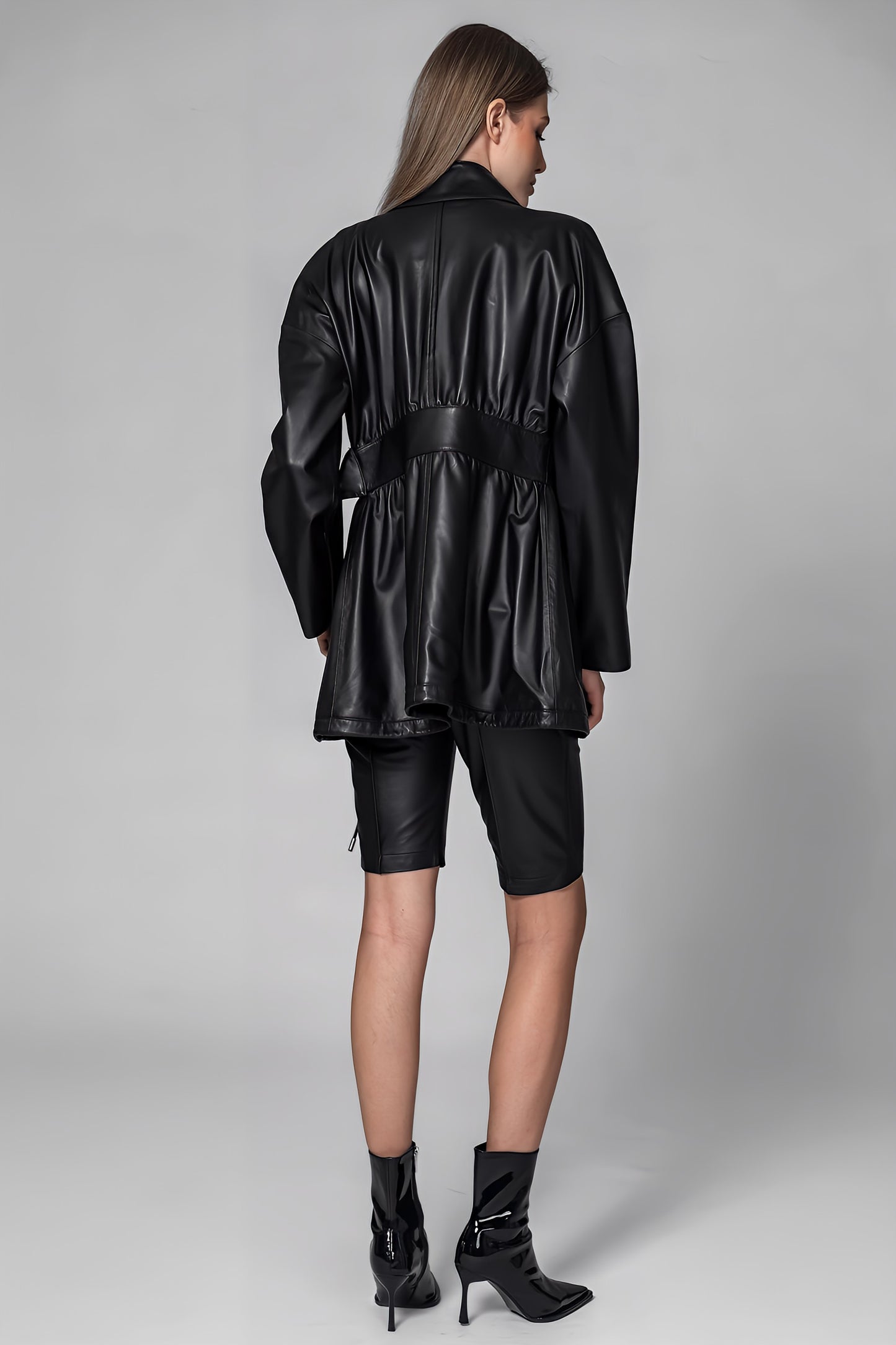 
                  
                    BLACK/BROWN GENUINE LEATHER BERMUDA SHORTS
                  
                
