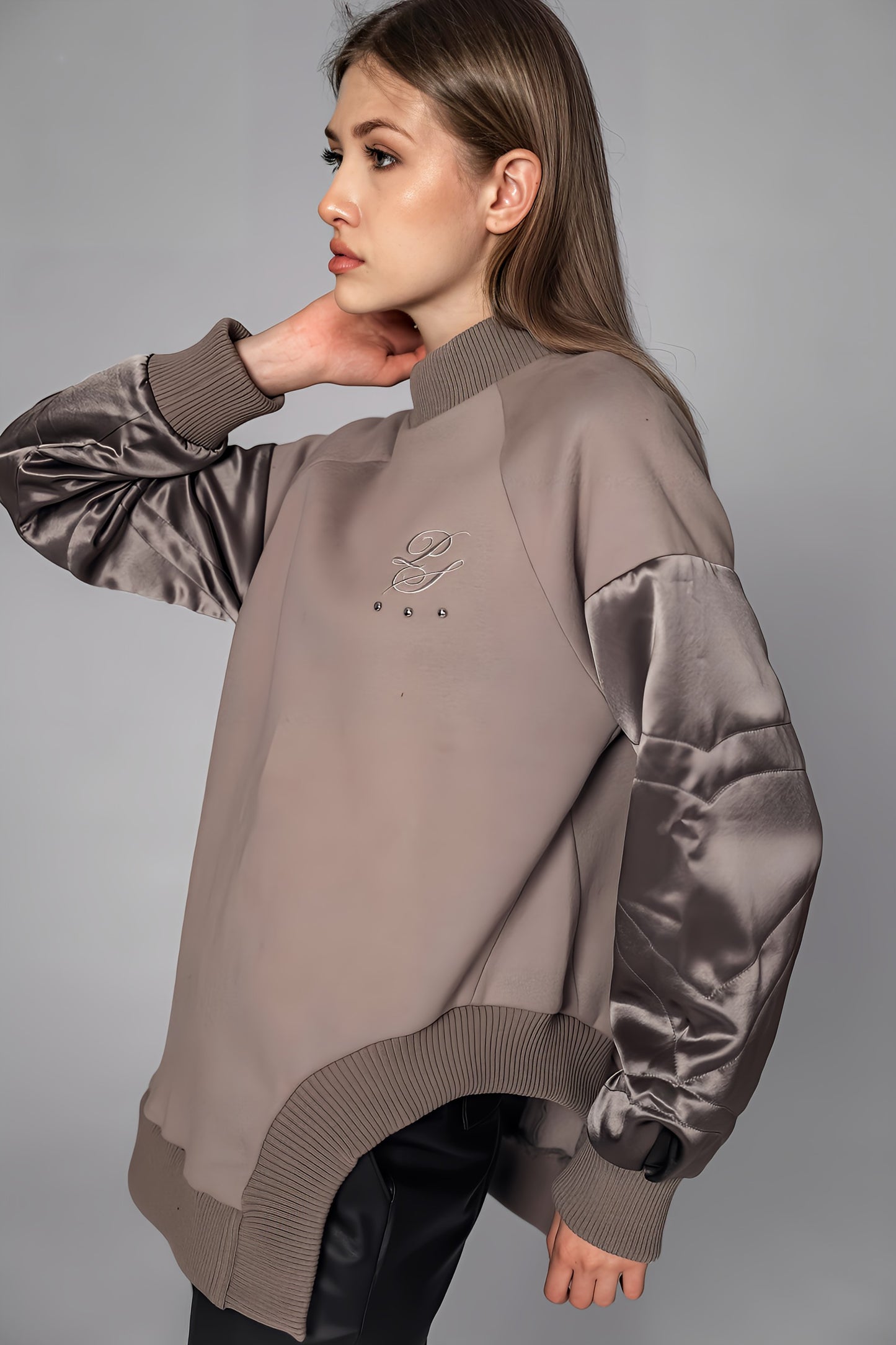 
                  
                    GRAY/DARK RED WOOL-PANELED ASYMMETRICAL T-SHIRT
                  
                