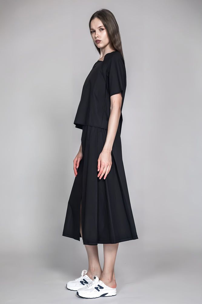 
                  
                    BLACK COTTON GAUZE FUTURISTIC TOP
                  
                
