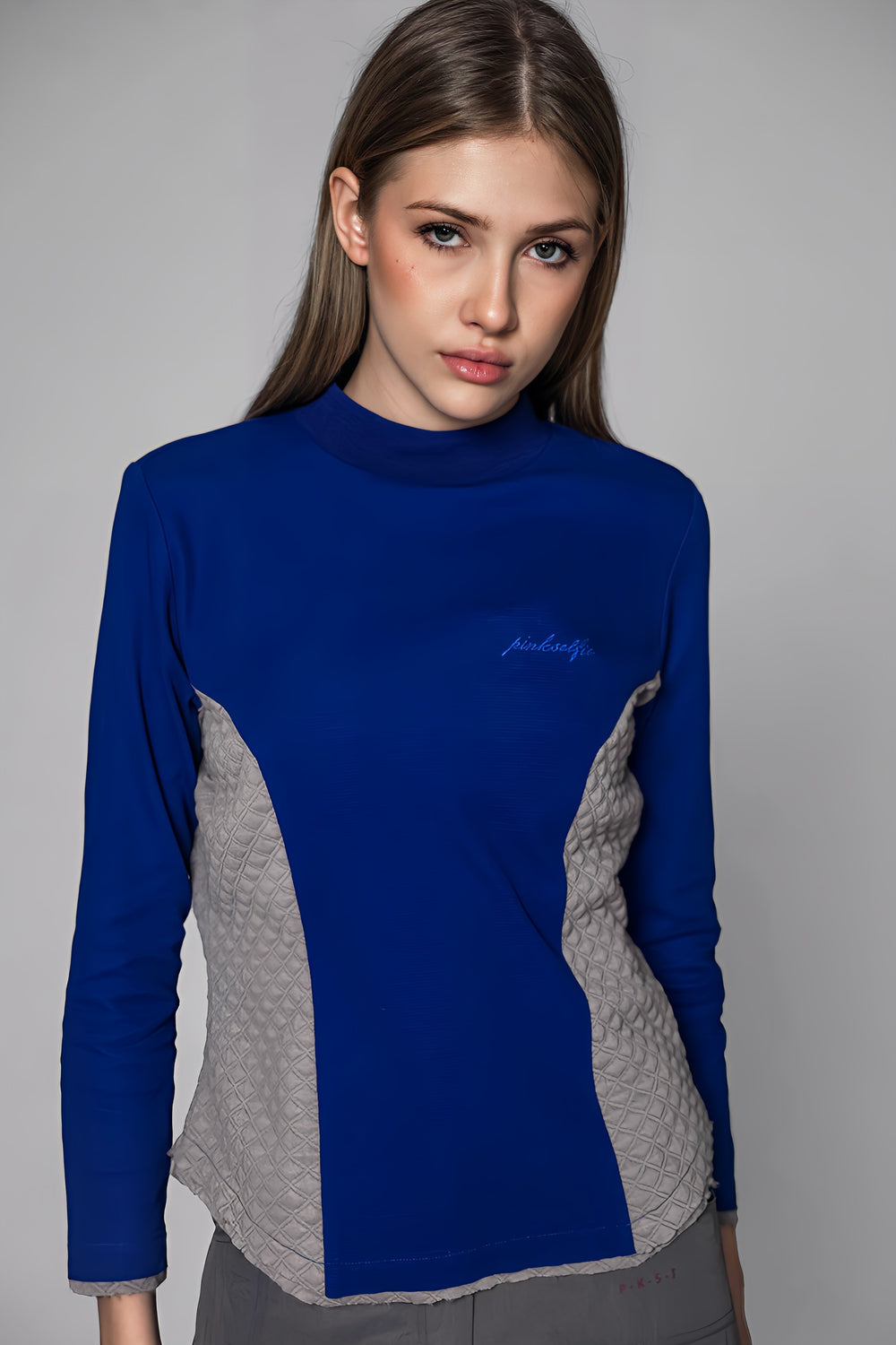 RED/BLUE KNIT HIGH-NECK FITTED TOP
