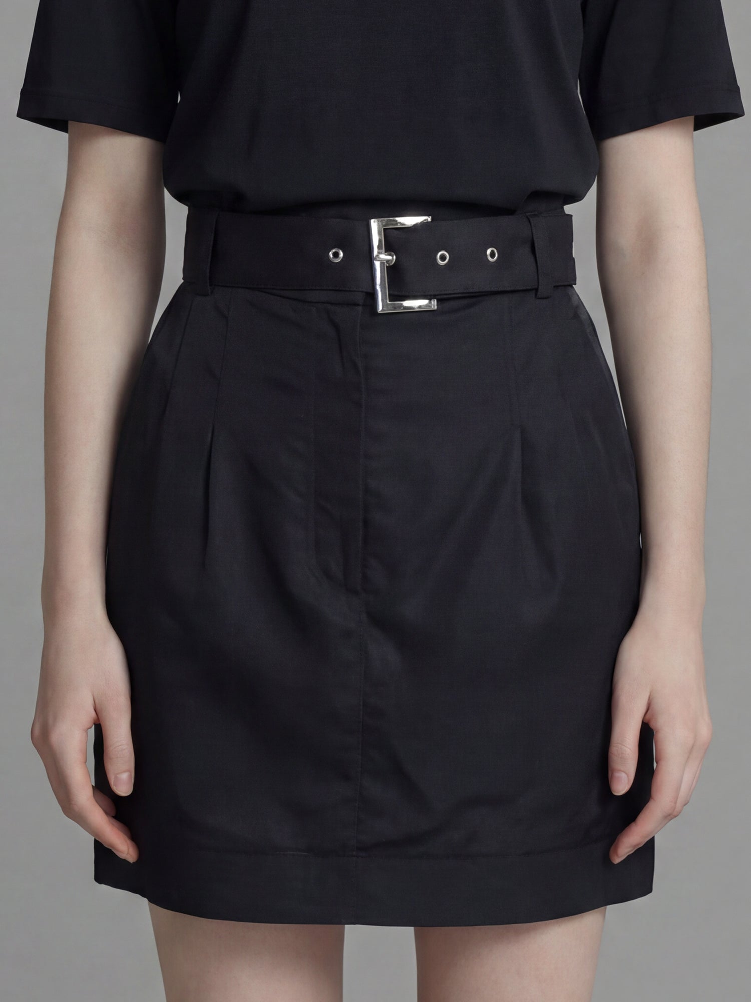 CLASSIC BLACK/STARLIGHT WHITE LINEN MINI SKIRT