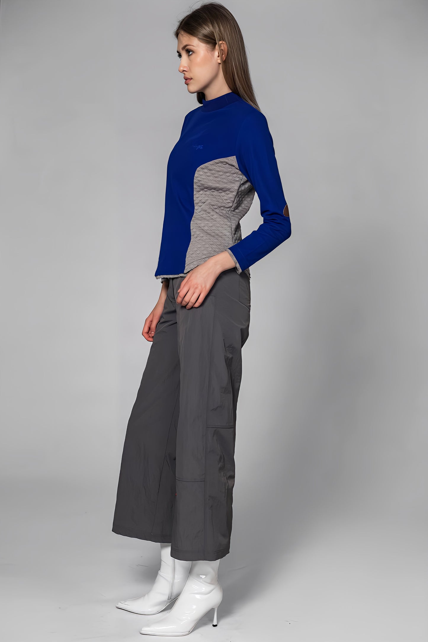 
                  
                    RED/BLUE KNIT HIGH-NECK FITTED TOP
                  
                