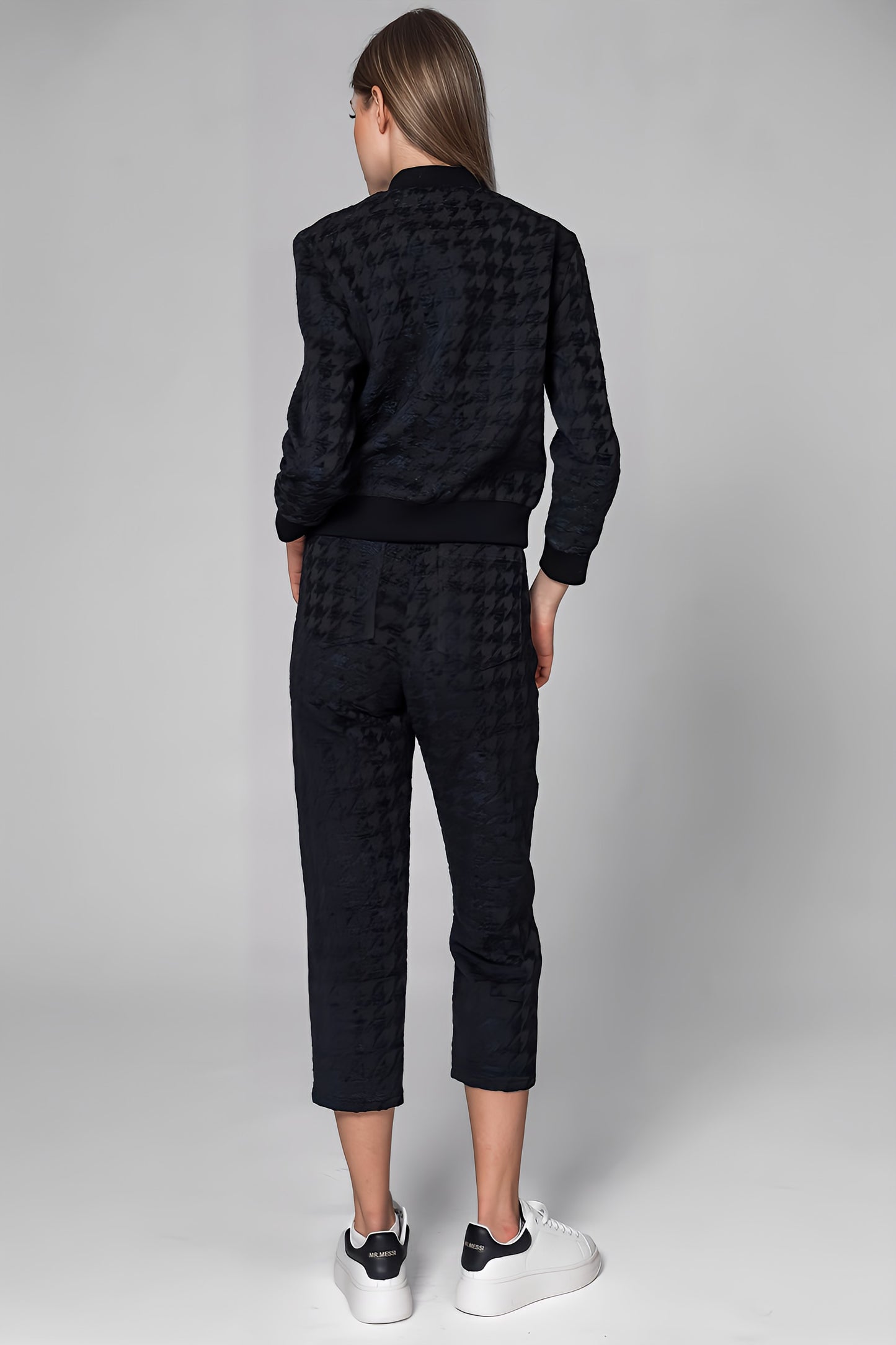 
                  
                    DARK BLUE HOUNDSTOOTH TAPERED PANTS
                  
                