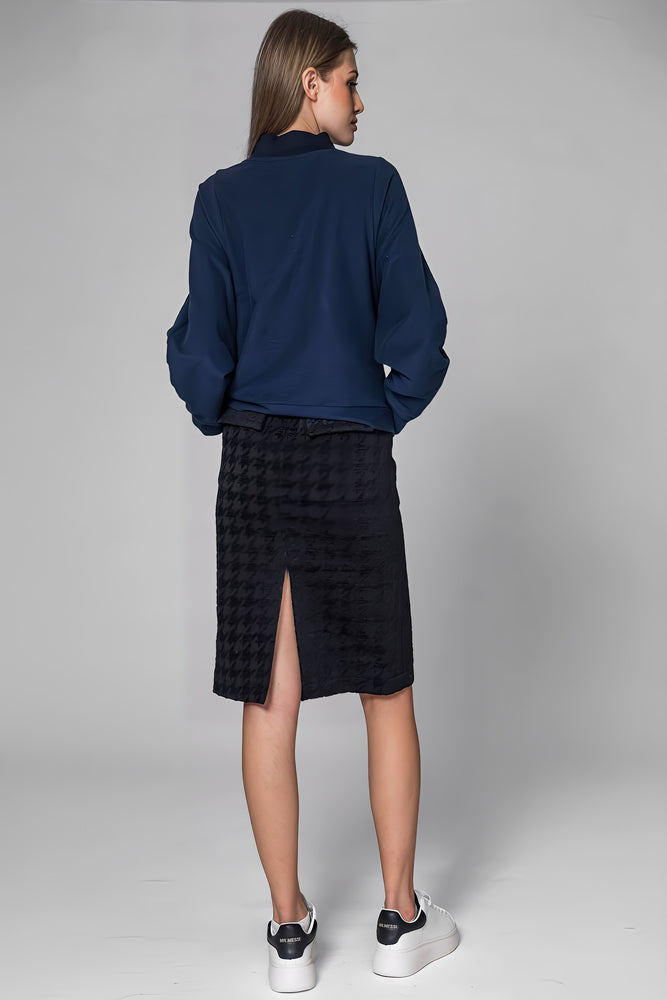 
                  
                    DARK BLUE FLAME LILY PRINT LONG-SLEEVE SWEATSHIRT
                  
                
