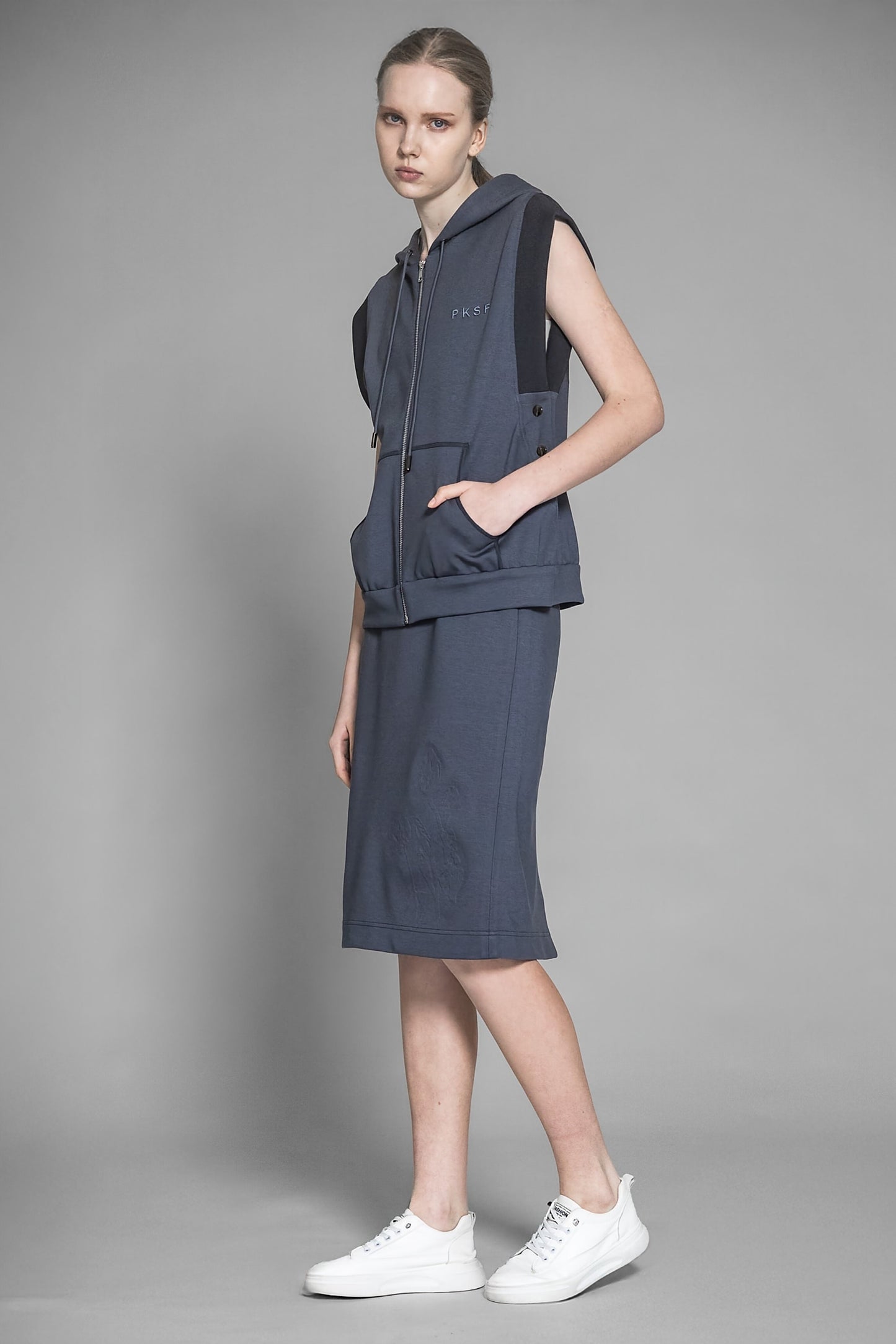 
                  
                    DARK GRAY SPACE COTTON HOODED VEST
                  
                