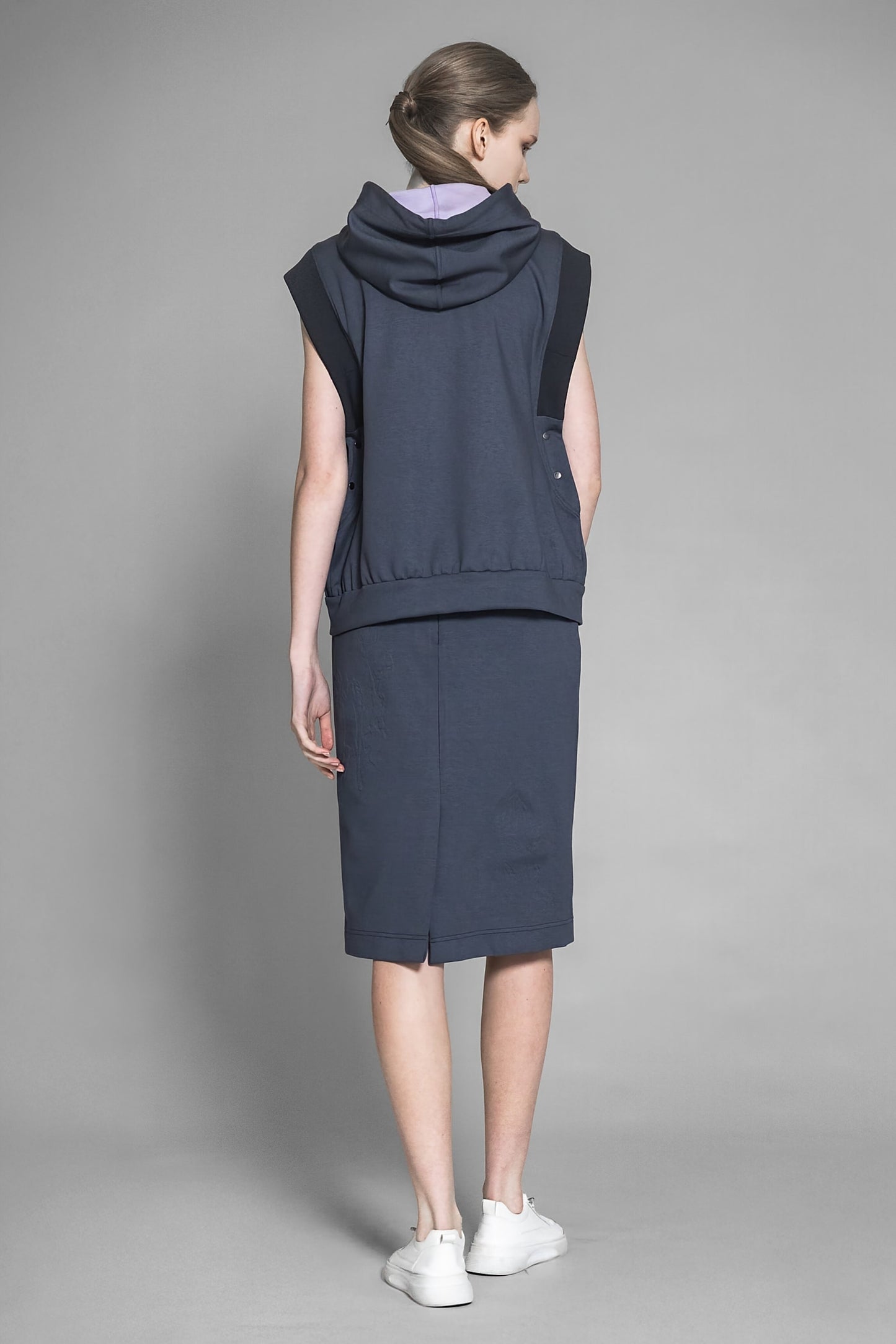 
                  
                    DARK GRAY SPACE COTTON HOODED VEST
                  
                