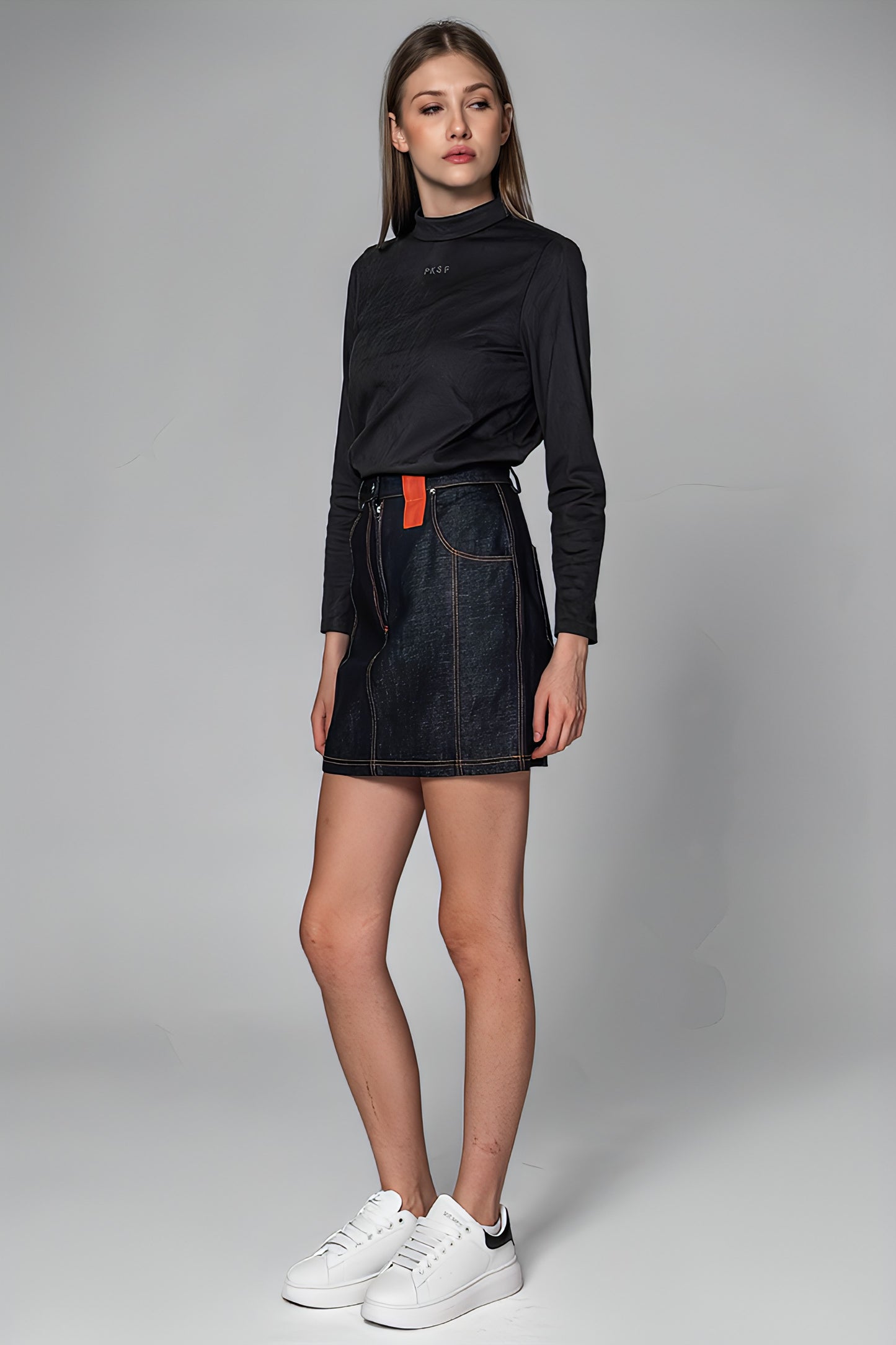 
                  
                    DARK BLUE CROPPED DENIM SKIRT
                  
                