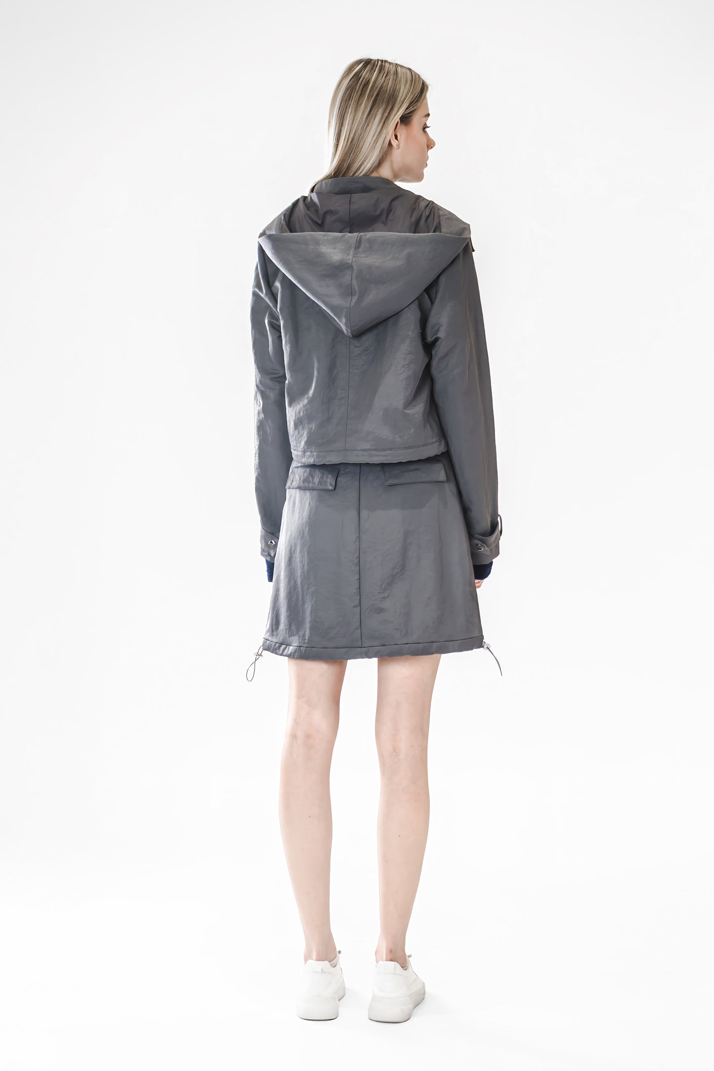 
                  
                    MOON-GRAY UTILITY-STYLE TRENCH COAT
                  
                