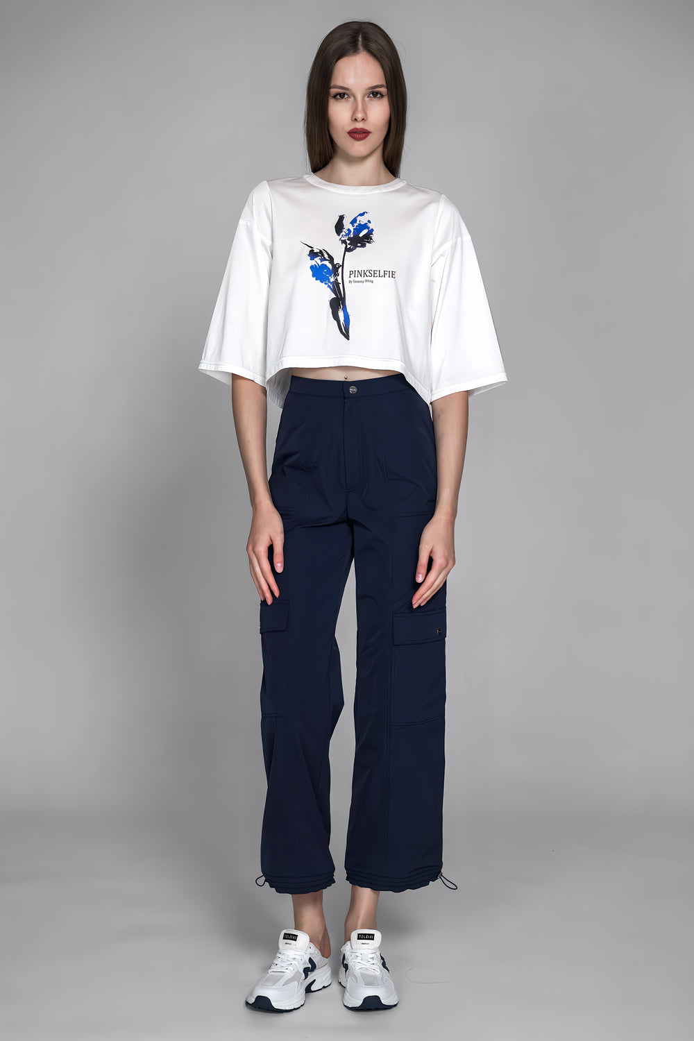 WHITE/BLACK COTTON FLORAL DROP-SHOULDER WIDE-SLEEVE CROP TEE