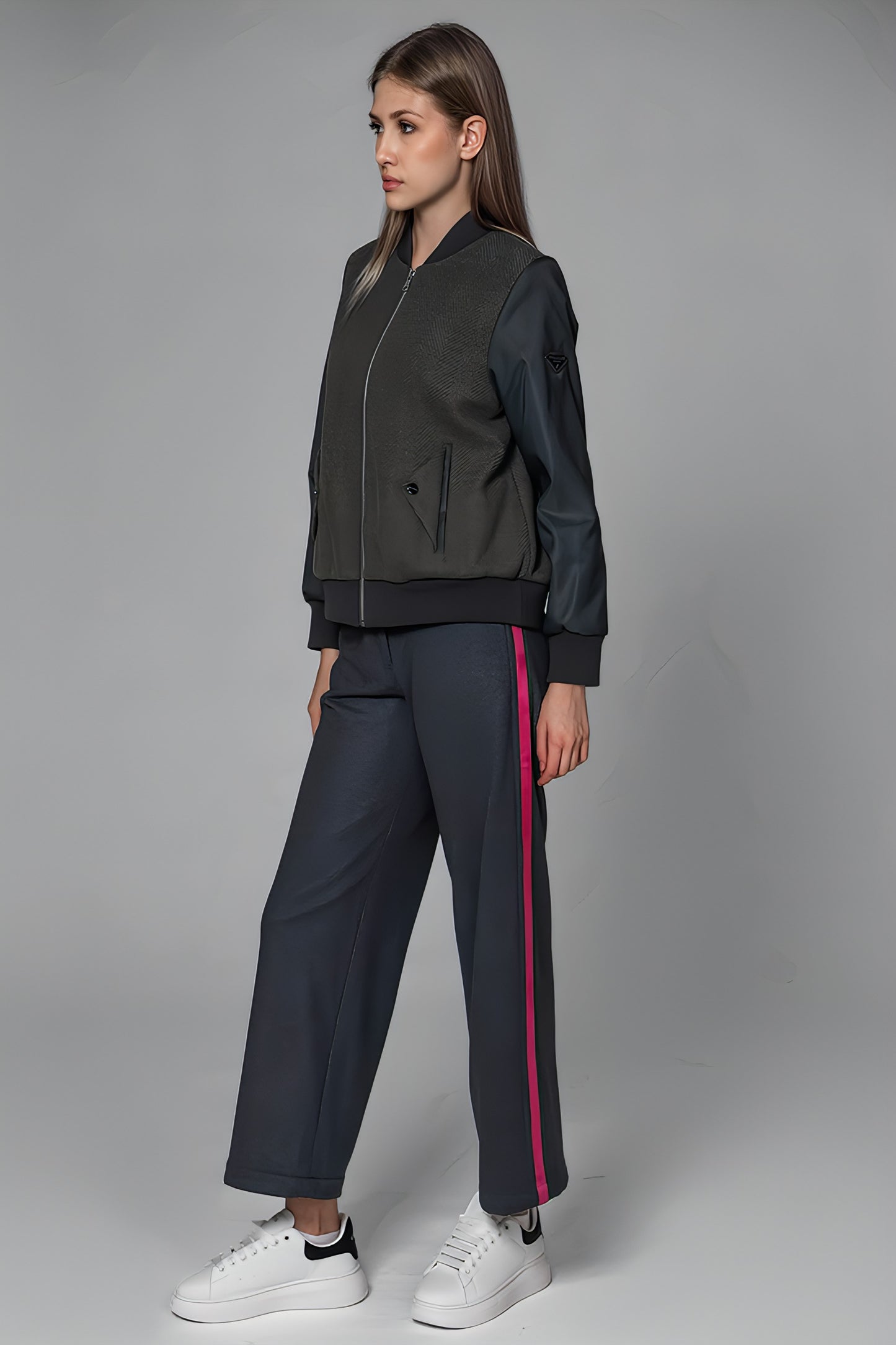 
                  
                    GRAY/BLACK WIDE-LEG WOOL PANTS
                  
                