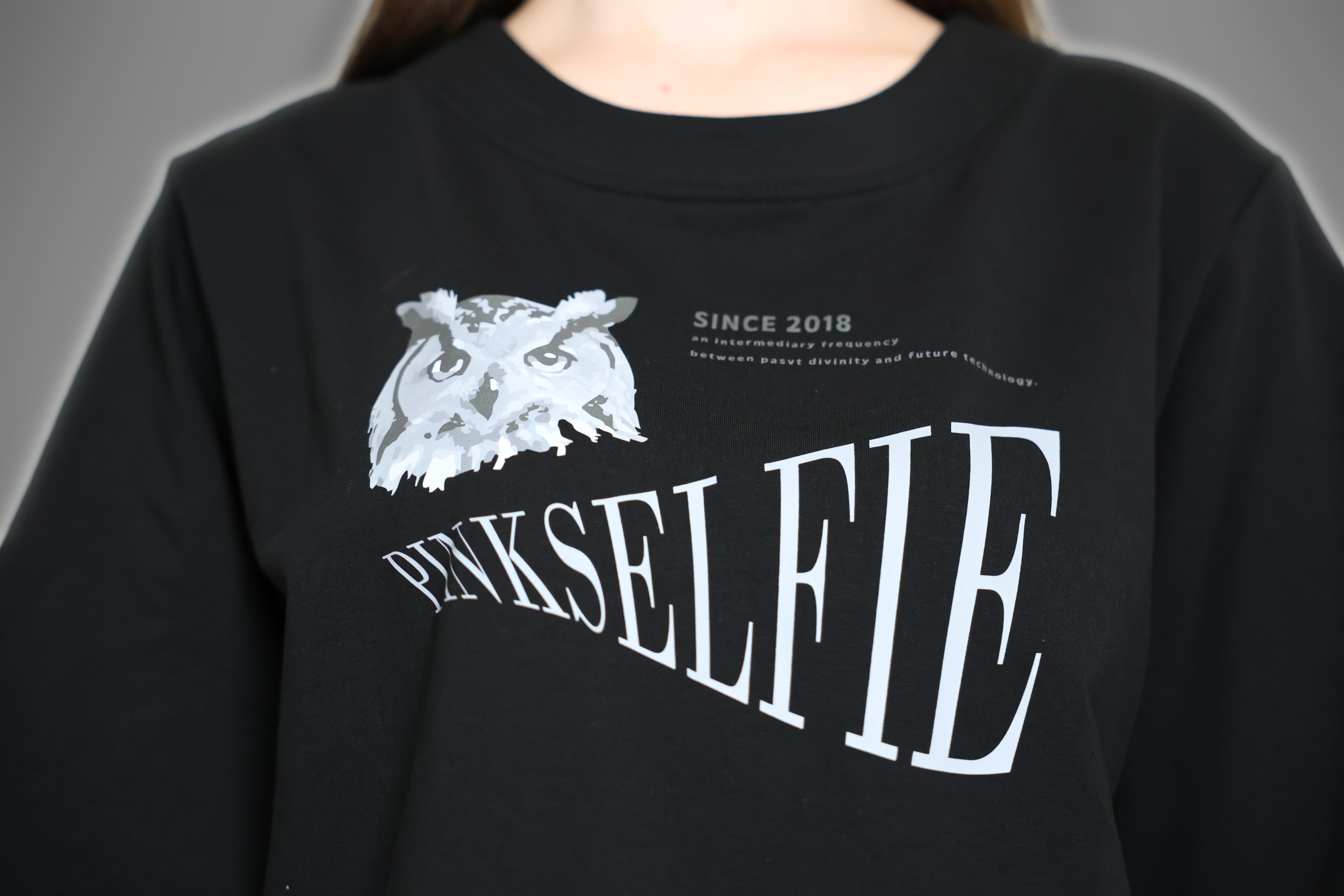 CLASSIC BLACK / STARRY WHITE OWL PRINT CROPPED T-SHIRT