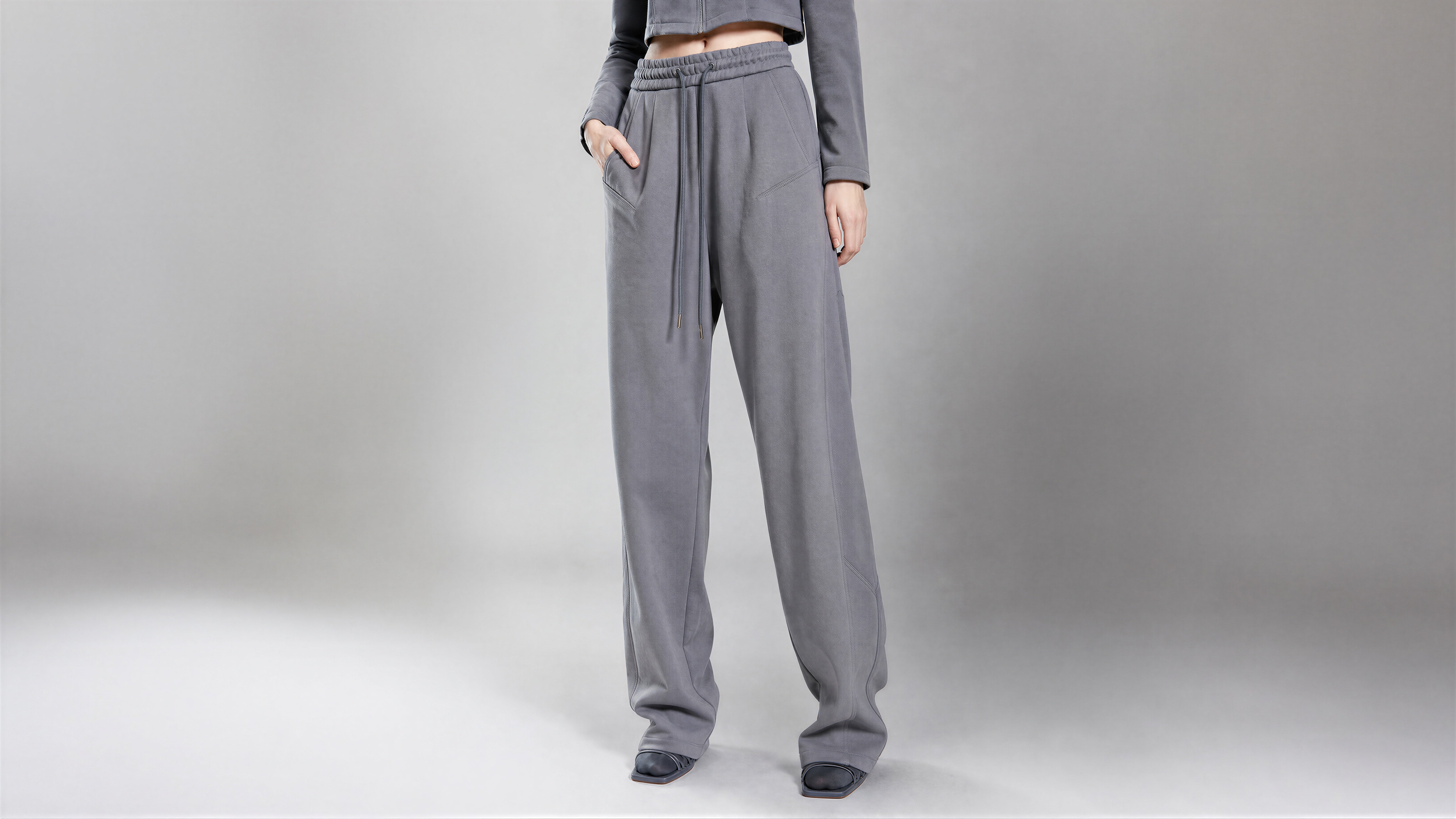 COOL STONE GRAY / NAVY BLUE COCOON SWEATPANTS
