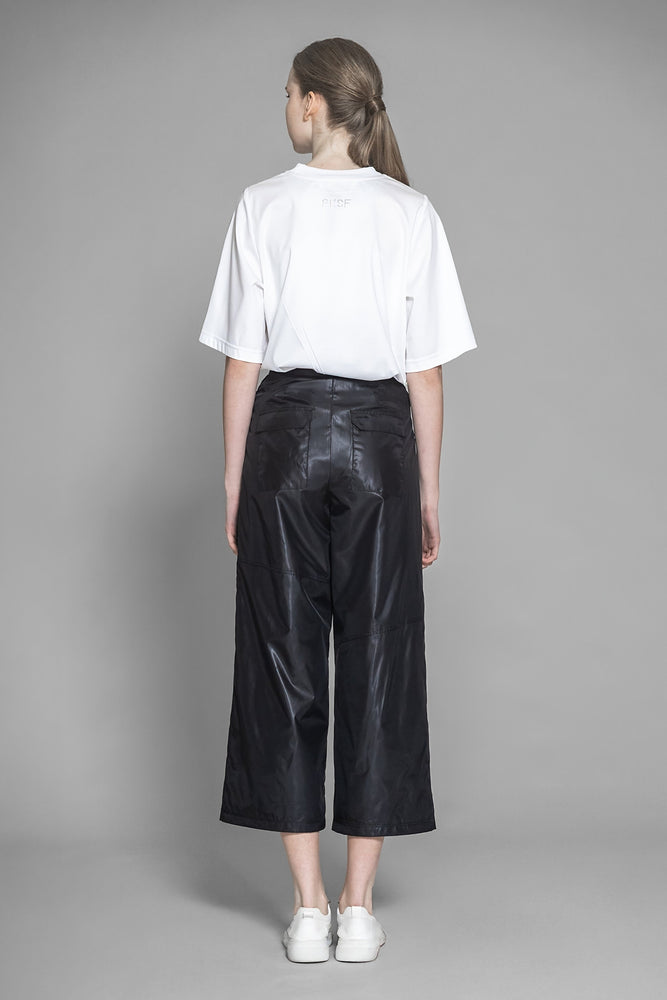 
                  
                    BLACK TRENCH COAT / GLOSSY BLACK COTTON ASYMMETRIC LOOSE PANTS
                  
                