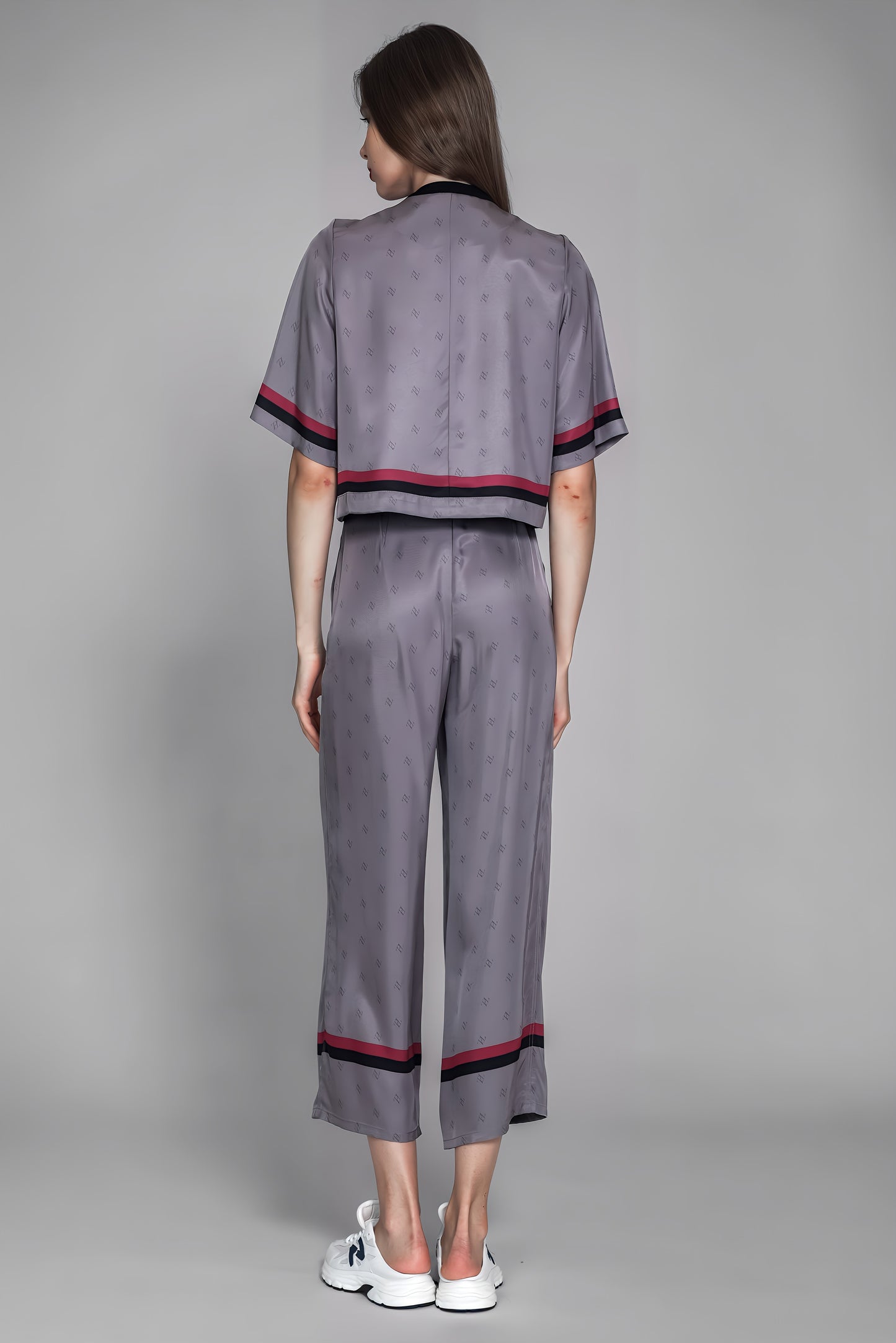 
                  
                    LOTUS GREY/BROWN LOGO PRINT LOOSE LONG PANTS
                  
                