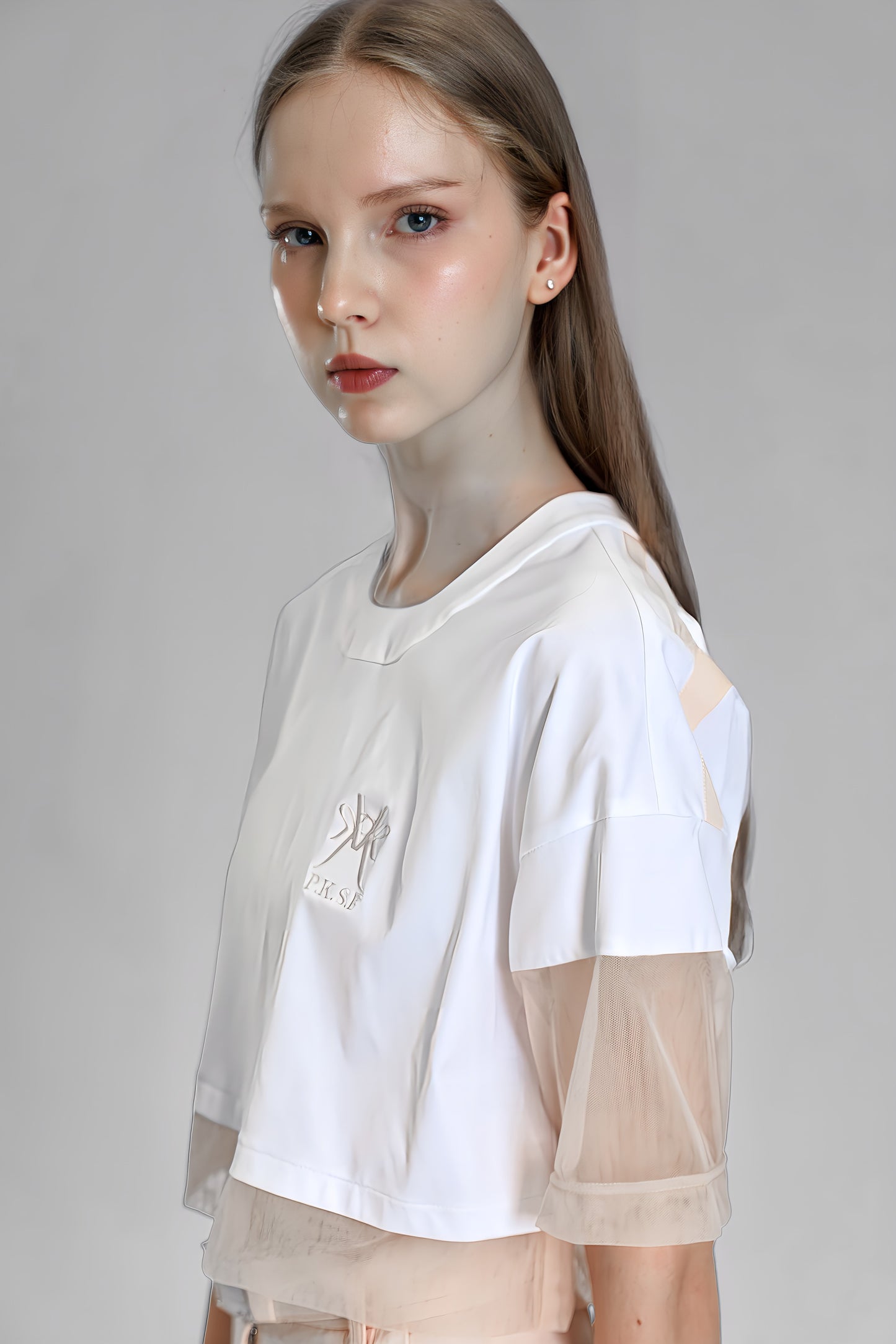 
                  
                    WHITE COTTON PANELING WITH PINK SKIN / LIGHT BLUE MESH THREE-QUARTER CROPPED TEE
                  
                