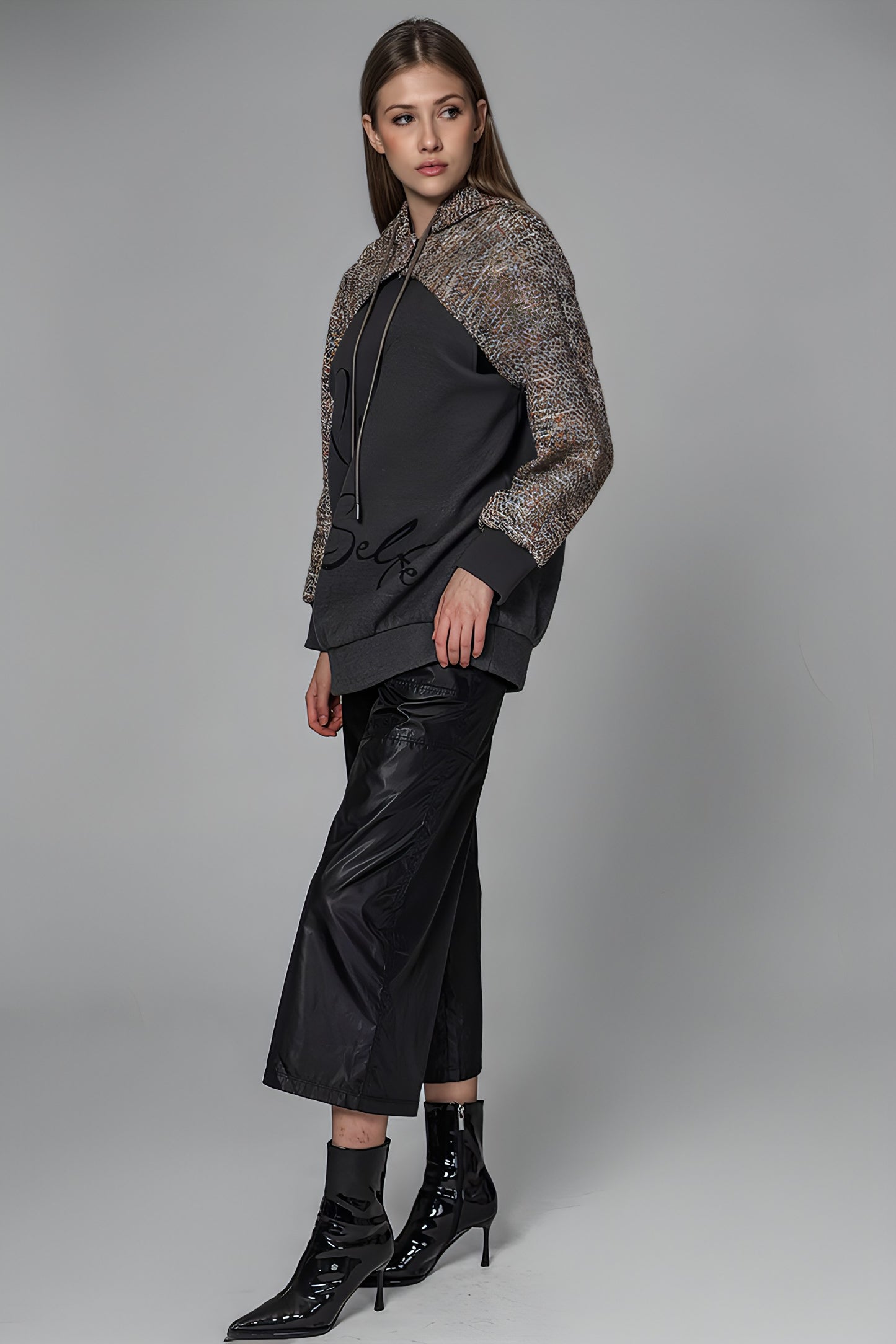 
                  
                    RED/GRAY WOOL-BLEND PANEL HOODED SWEATSHIRT
                  
                