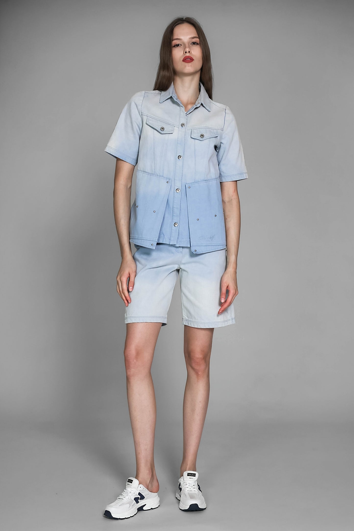 
                  
                    ICE BLUE/EXTRAORDINARY PINK THICK COTTON GRADIENT WASH DENIM BERMUDA SHORTS
                  
                