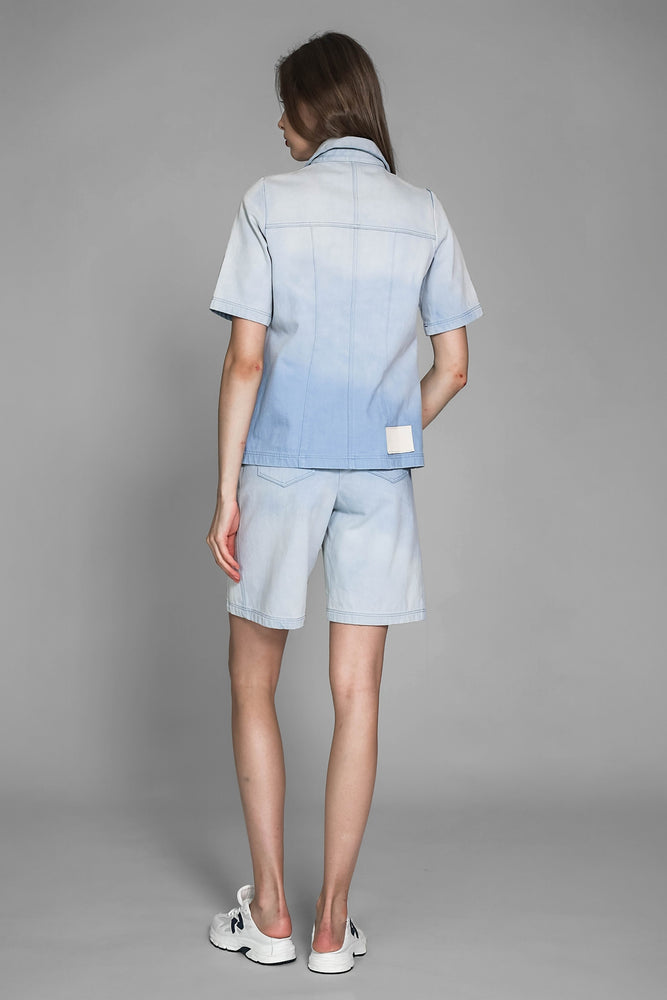 
                  
                    ICE BLUE/EXTRAORDINARY PINK THICK COTTON GRADIENT WASH DENIM BERMUDA SHORTS
                  
                