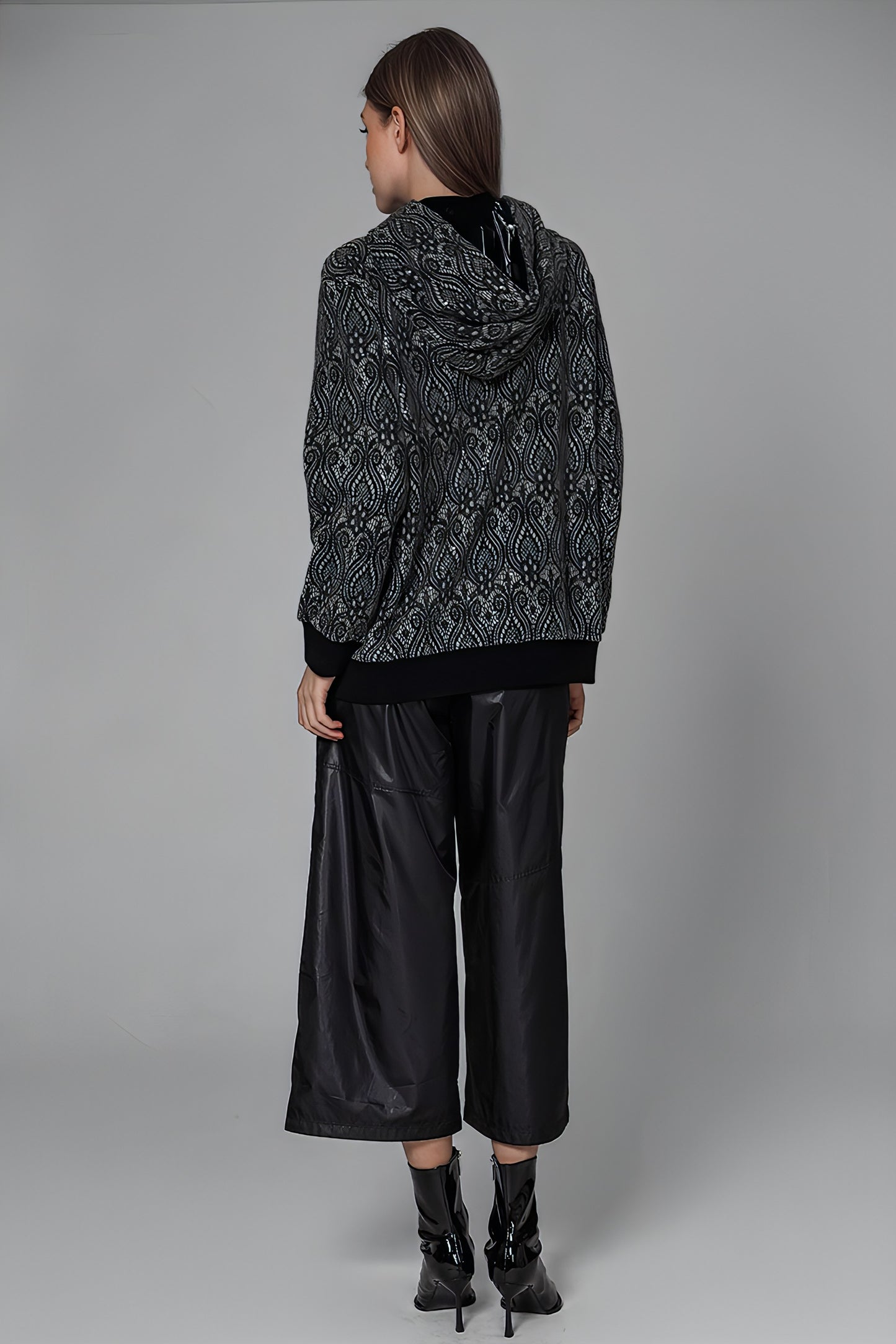 
                  
                    BLACK/WHITE WOOL-BLEND HOODED LONG TEE
                  
                