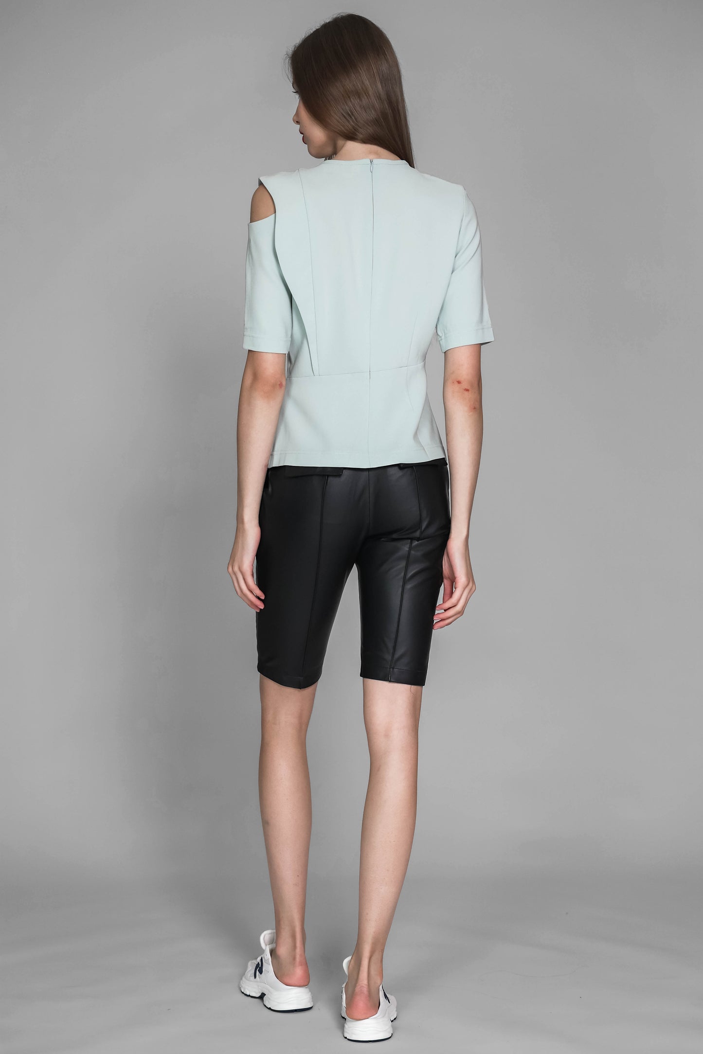 
                  
                    GLACIER GREEN/GLACIER GRAY ASYMMETRICAL LONG TOP
                  
                