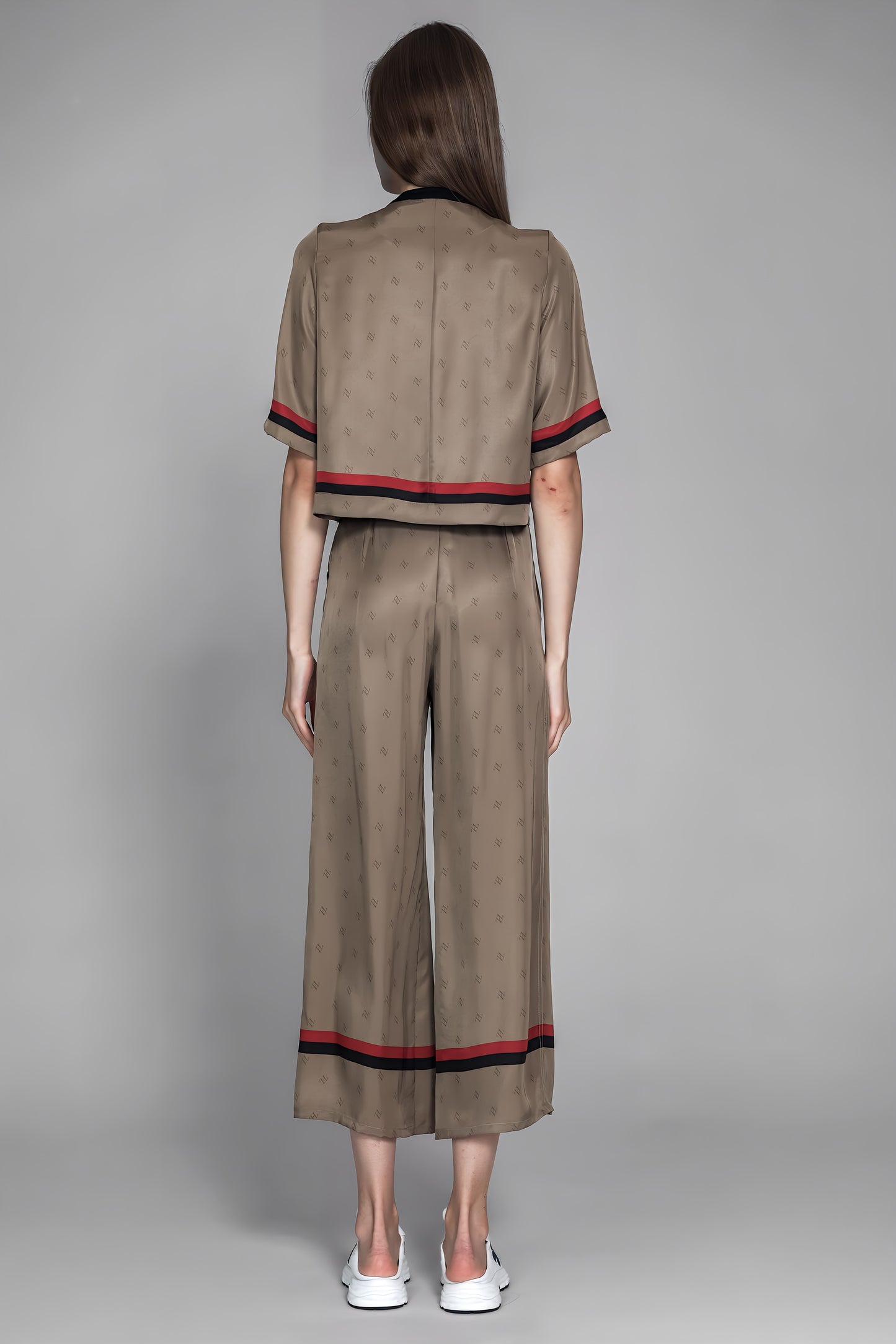 
                  
                    LOTUS GREY/BROWN LOGO PRINT LOOSE LONG PANTS
                  
                