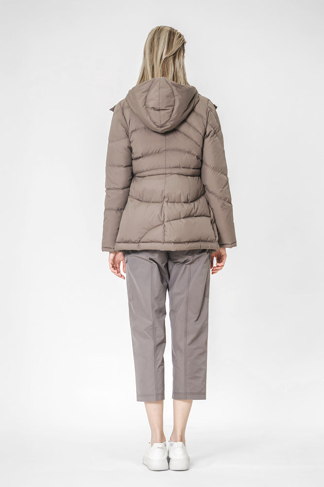 
                  
                    MISTY GRAY-BLUE / CHESTNUT BROWN MID-LENGTH DOWN COAT
                  
                