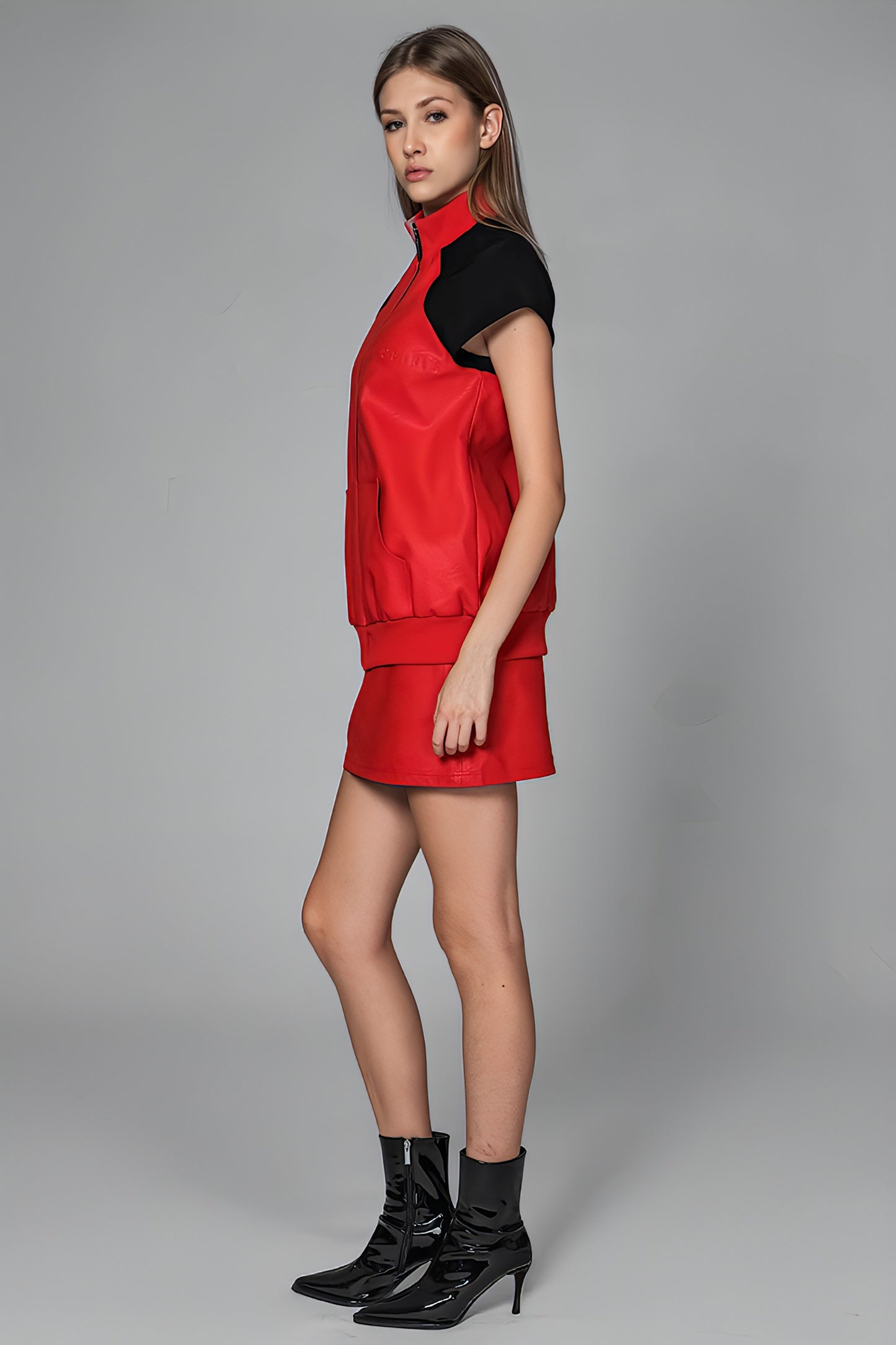 
                  
                    RED/BLACK LEATHER LONG VEST
                  
                