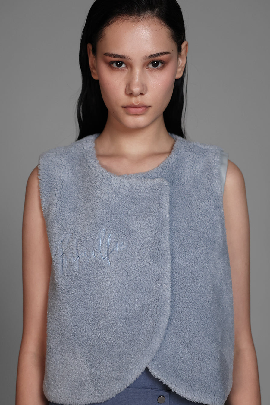 
                  
                    TEXTURED FLEECE VEST
                  
                