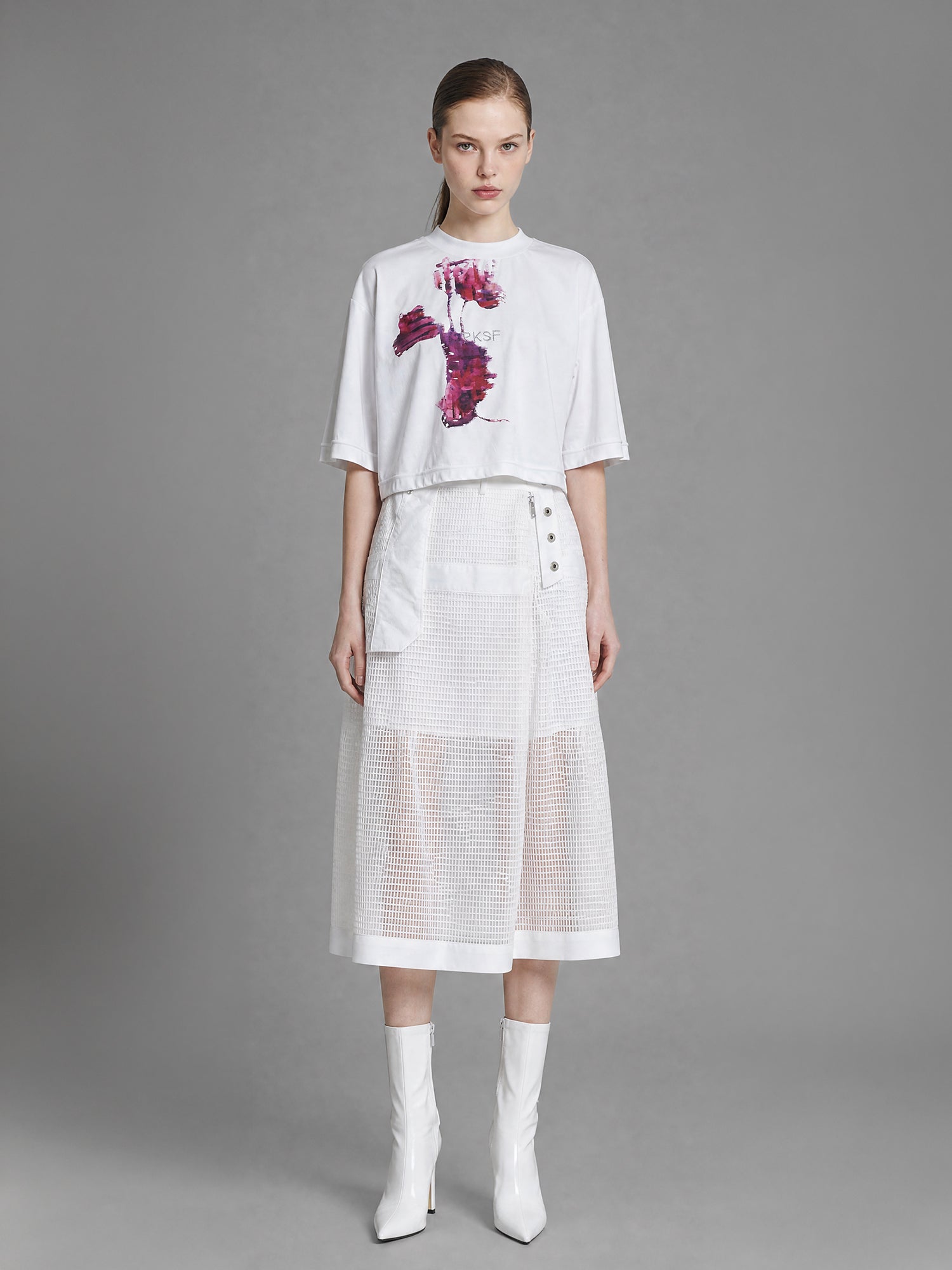 STARRY WHITE CROPPED GRADIENT PRINT T-SHIRT