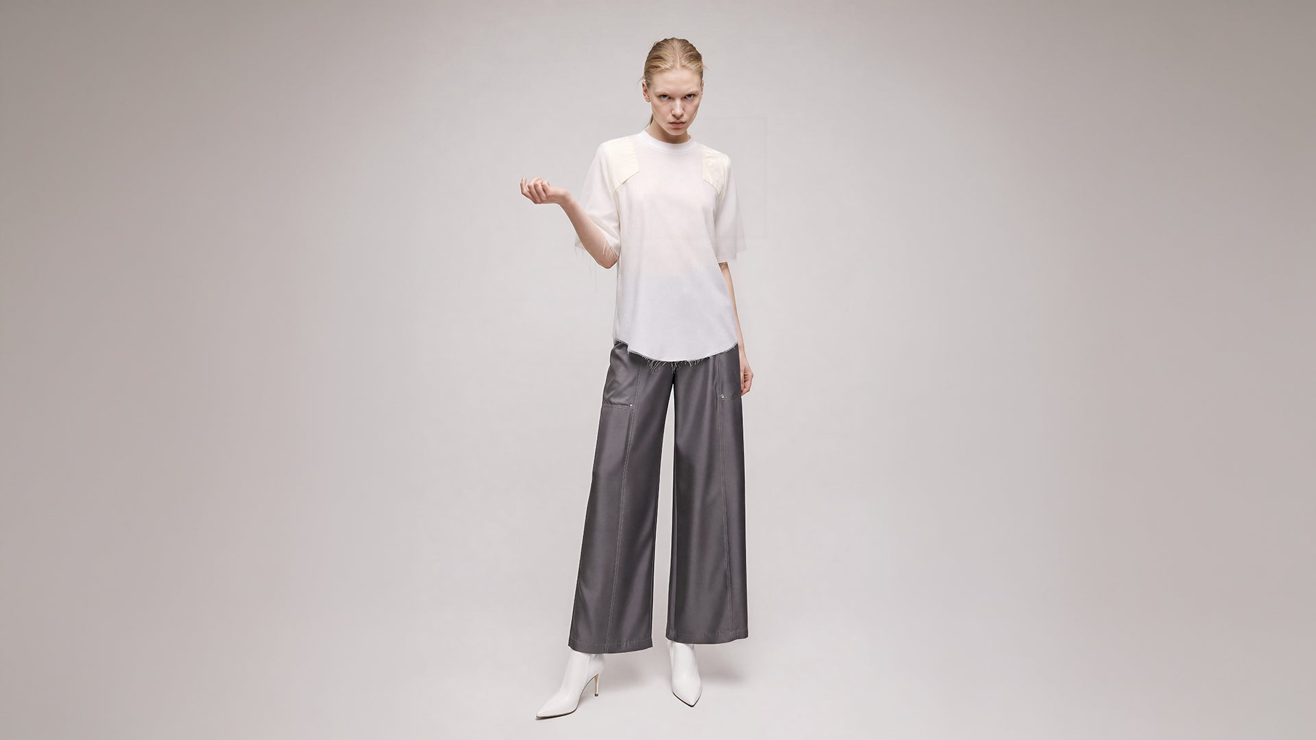 CLOUD WHITE / ULTIMATE BLACK FUTURISTIC MESH CROPPED T-SHIRT