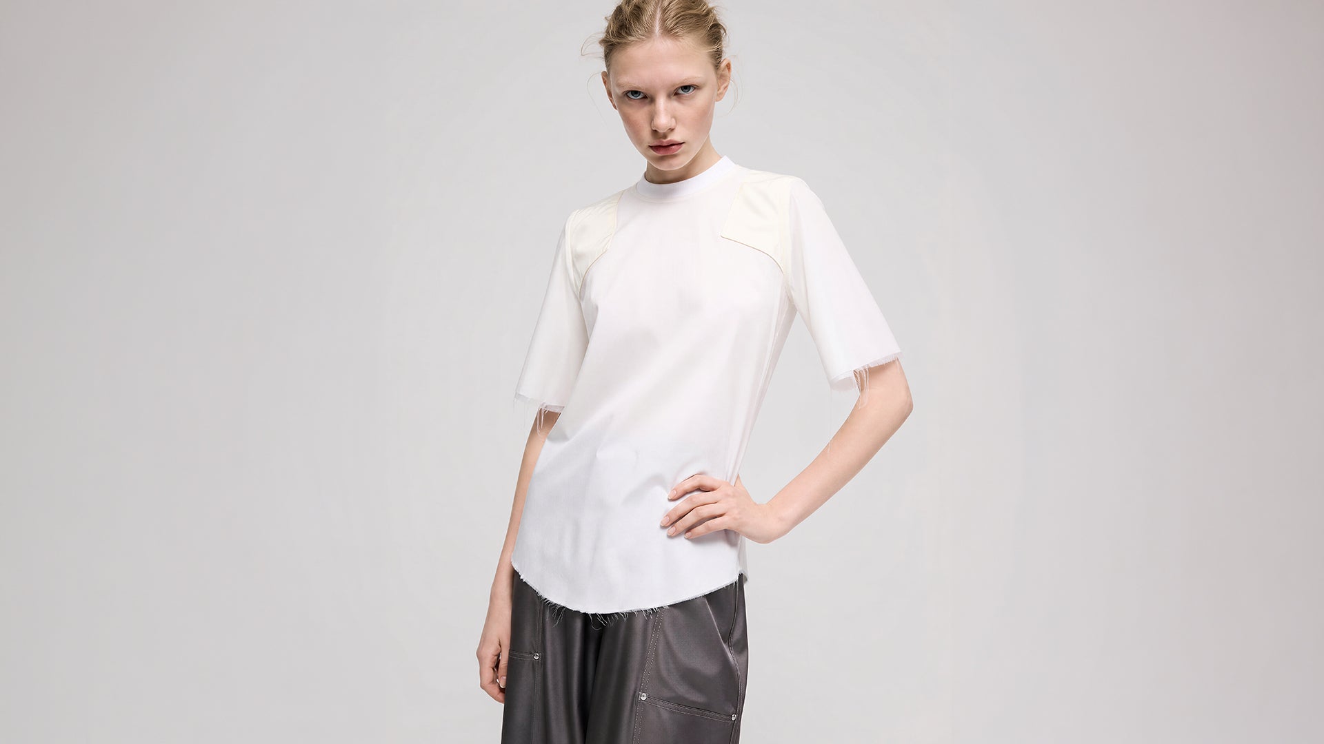 CLOUD WHITE / ULTIMATE BLACK FUTURISTIC MESH CROPPED T-SHIRT