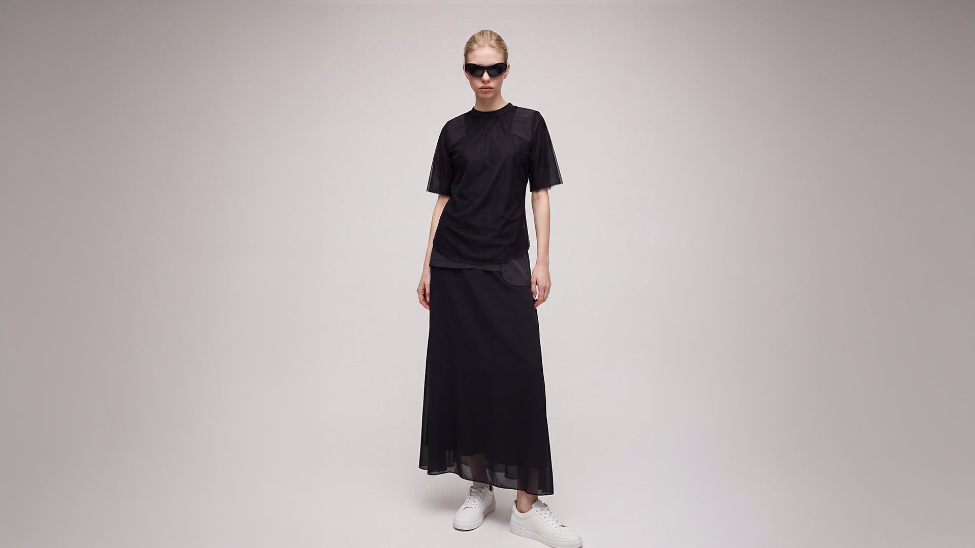 CLOUD WHITE / ULTIMATE BLACK FUTURISTIC MESH CROPPED T-SHIRT