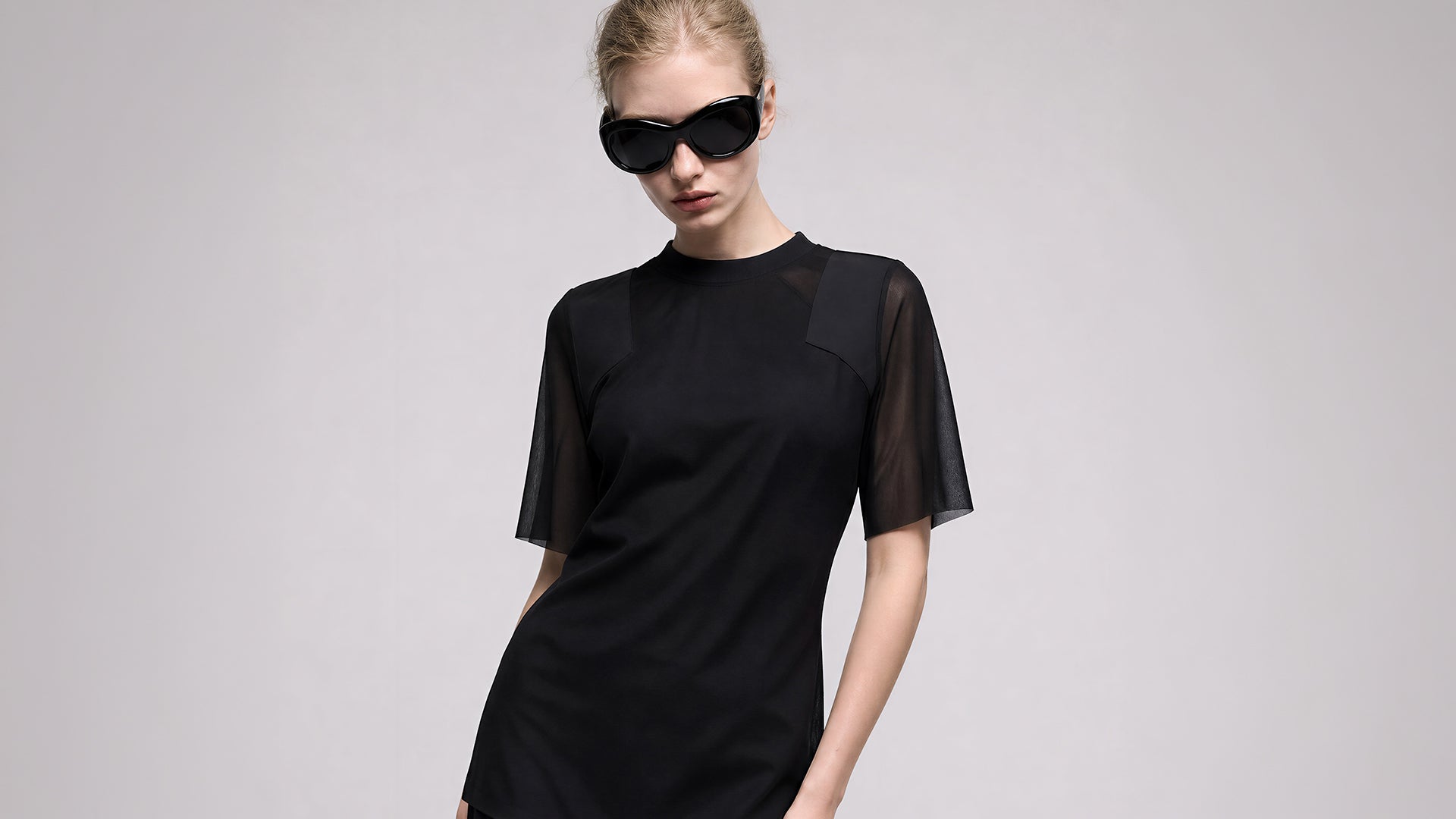 CLOUD WHITE / ULTIMATE BLACK FUTURISTIC MESH CROPPED T-SHIRT