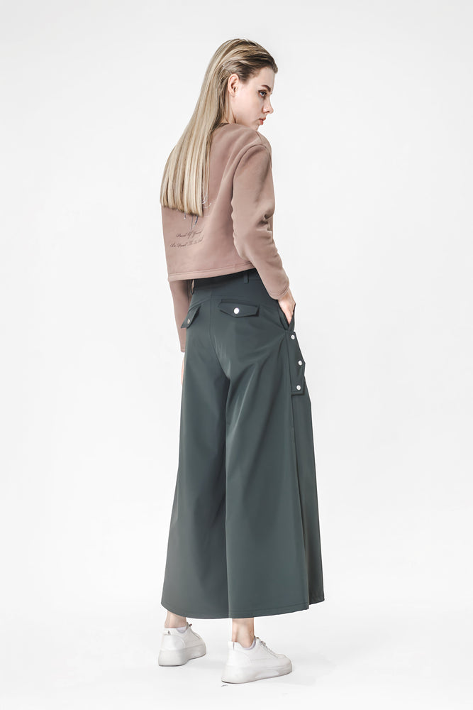 
                  
                    LIGHT BROWN/DARK GREEN UTILITY-STYLE WIDE-LEG PANTS
                  
                