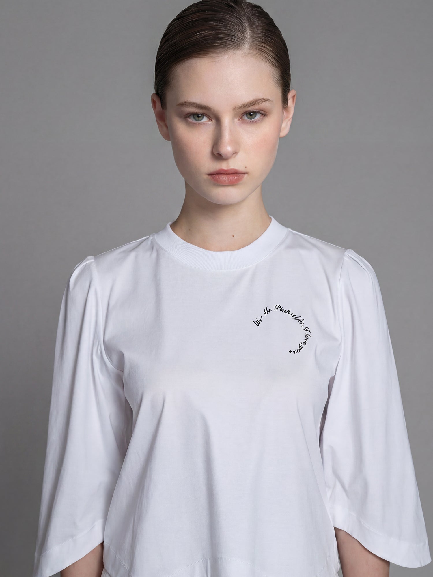 CLASSIC BLACK / STARRY WHITE LOGO PRINT CROPPED T-SHIRT