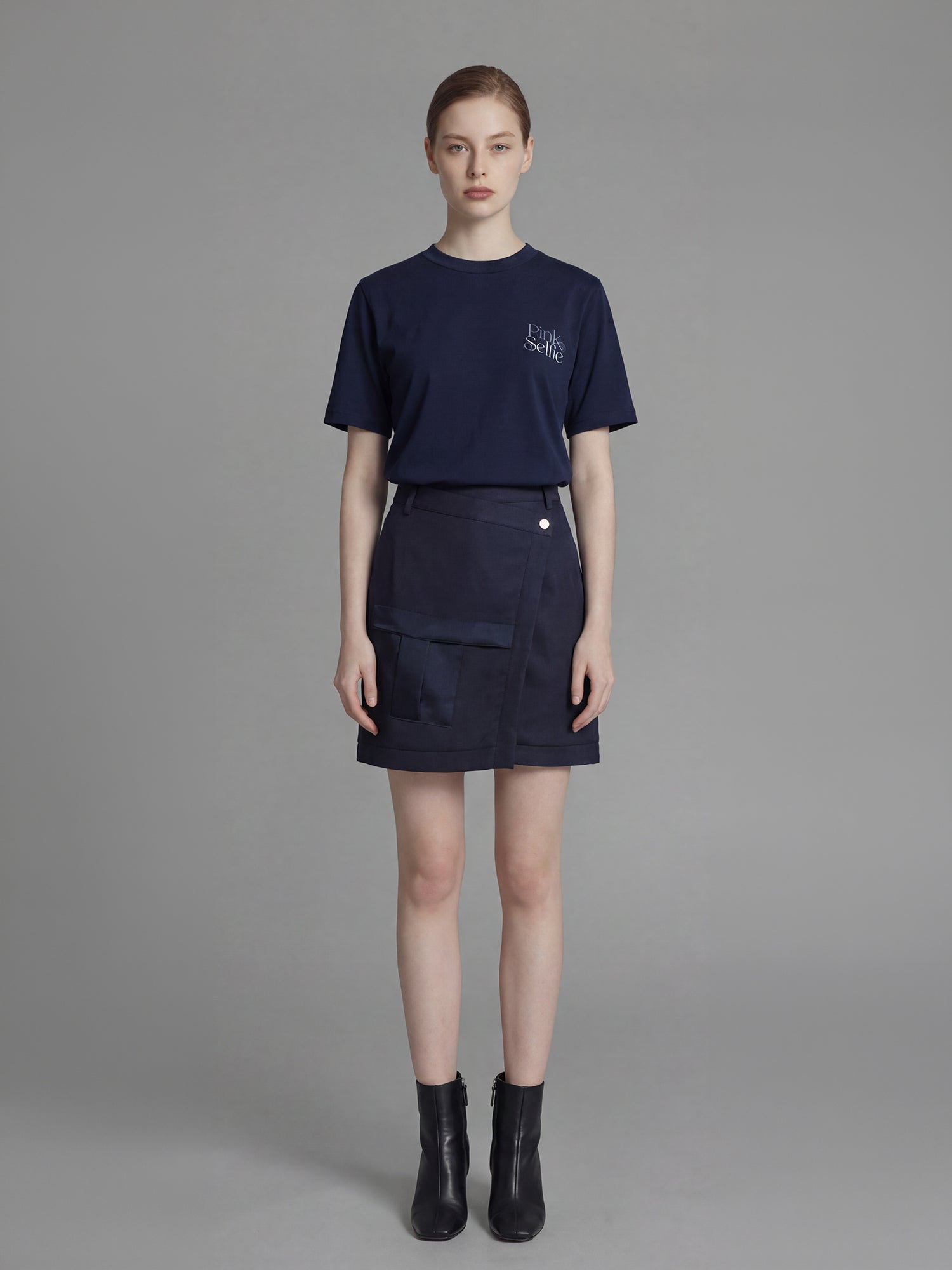 MIDNIGHT BLUE / COOL MIST GREY TYPOGRAPHIC PRINT CROPPED T-SHIRT