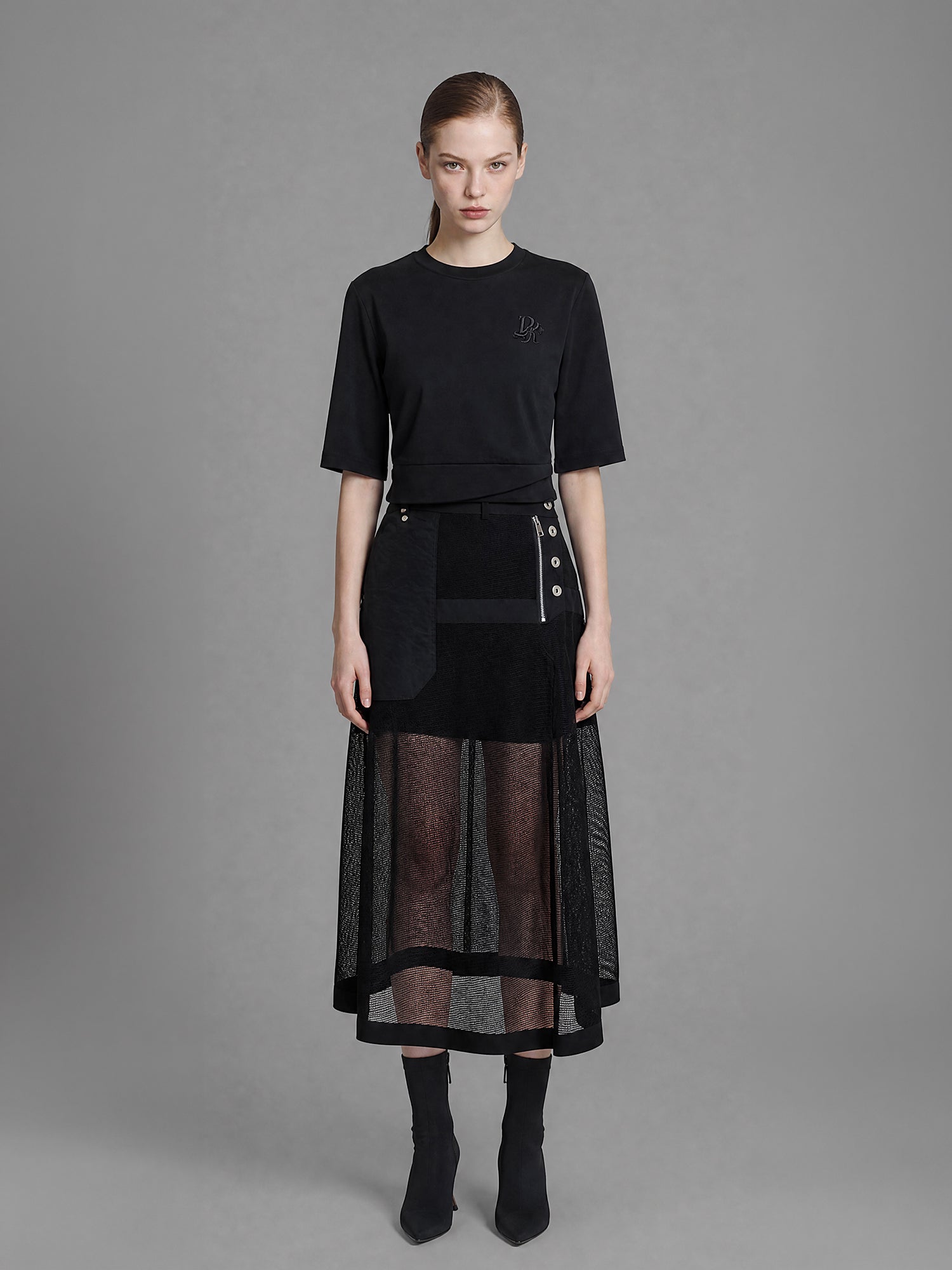 CLASSIC BLACK / STARRY WHITE EMBROIDERED FITTED CROPPED T-SHIRT