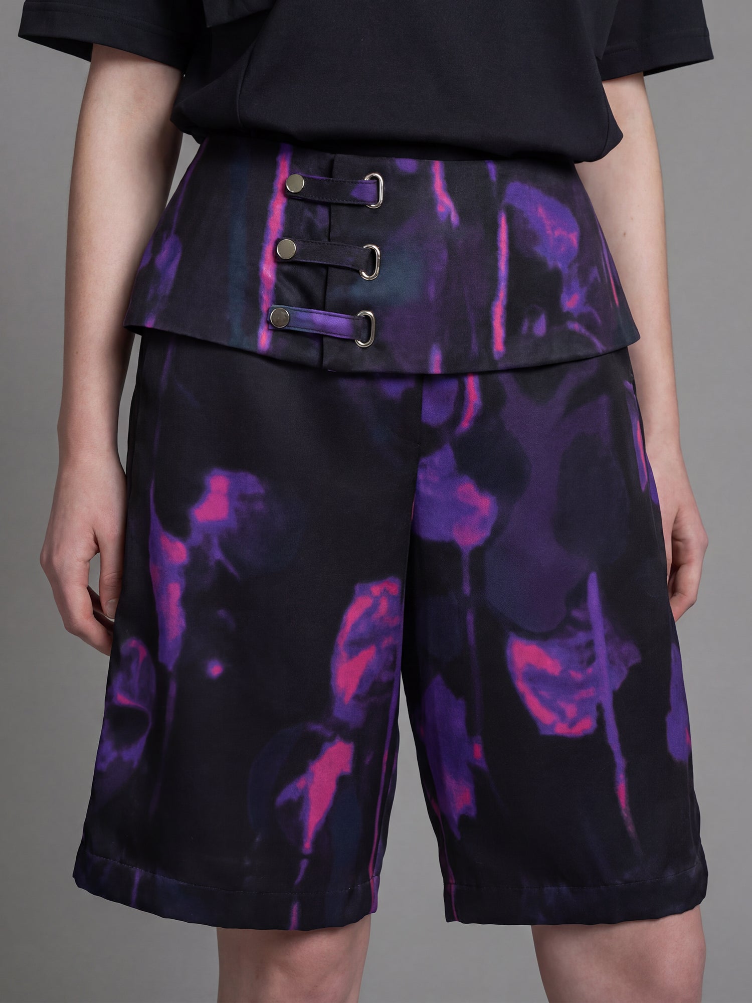 CLASSIC BLACK FLORAL PRINT SATEEN BERMUDA SHORTS