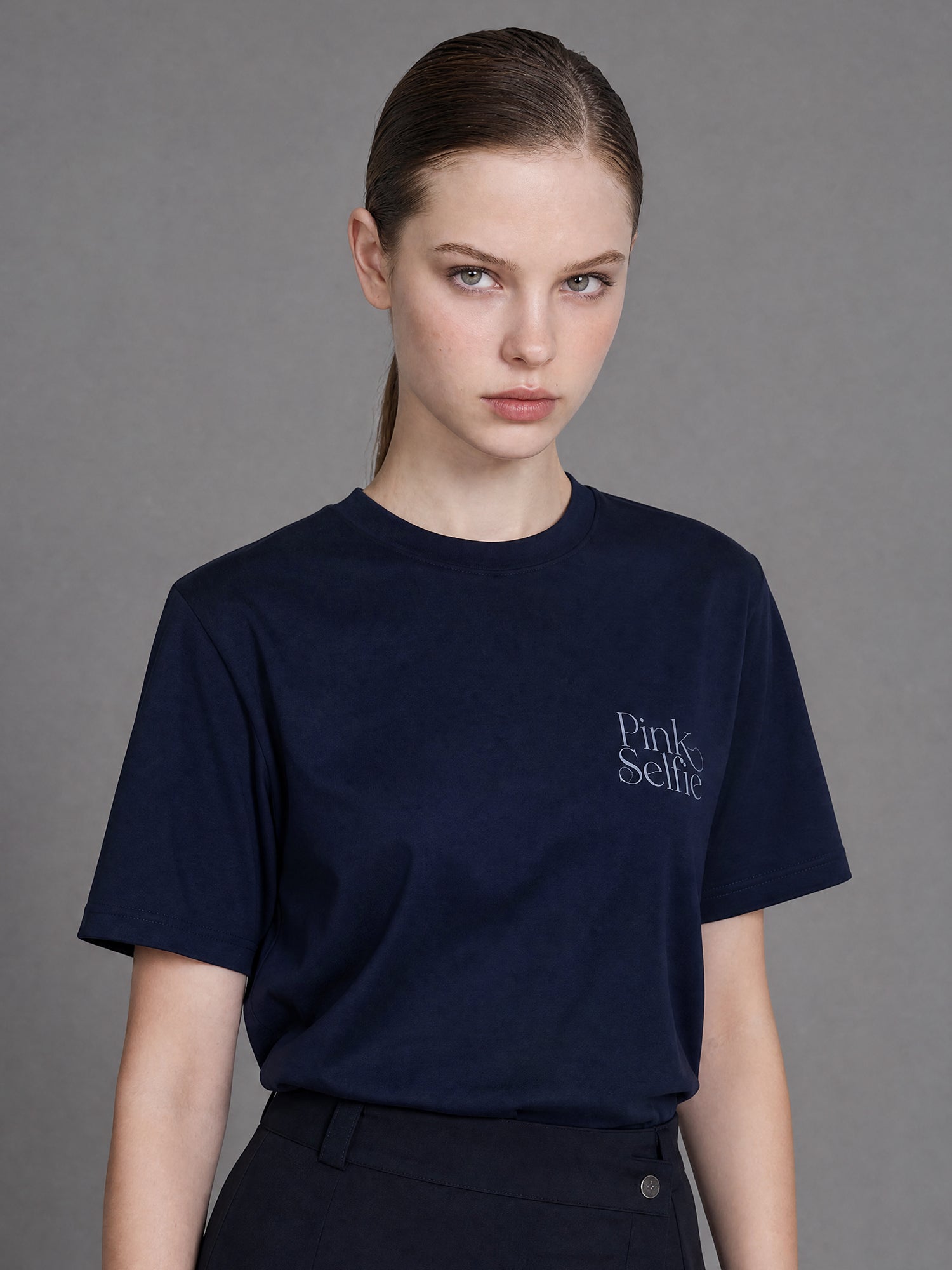 MIDNIGHT BLUE / COOL MIST GREY TYPOGRAPHIC PRINT CROPPED T-SHIRT