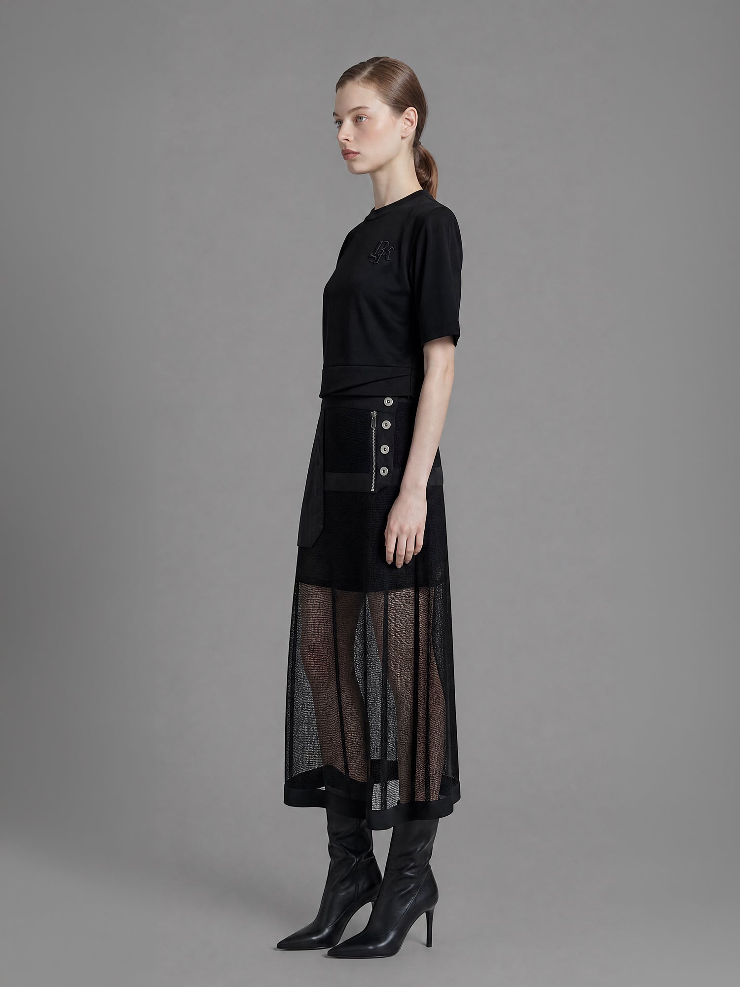 CLASSIC BLACK / STARRY WHITE EMBROIDERED FITTED CROPPED T-SHIRT